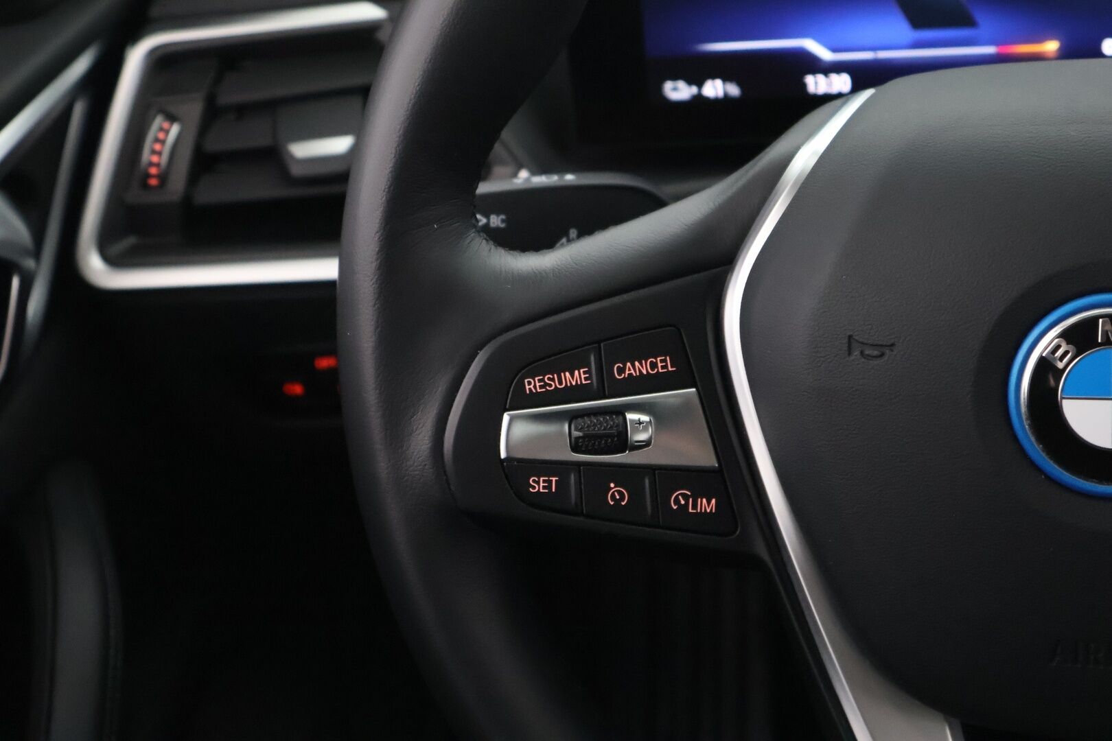BMW i4 2022 83kWh, eDrive40 - 3,99 % KORKOTARJOUS TÄHÄN AUTOON - Peruutuskamera / Puolinahkasisusta / Sporttipenkit / Professional Navi / Apple&Android / Merkkihuollot