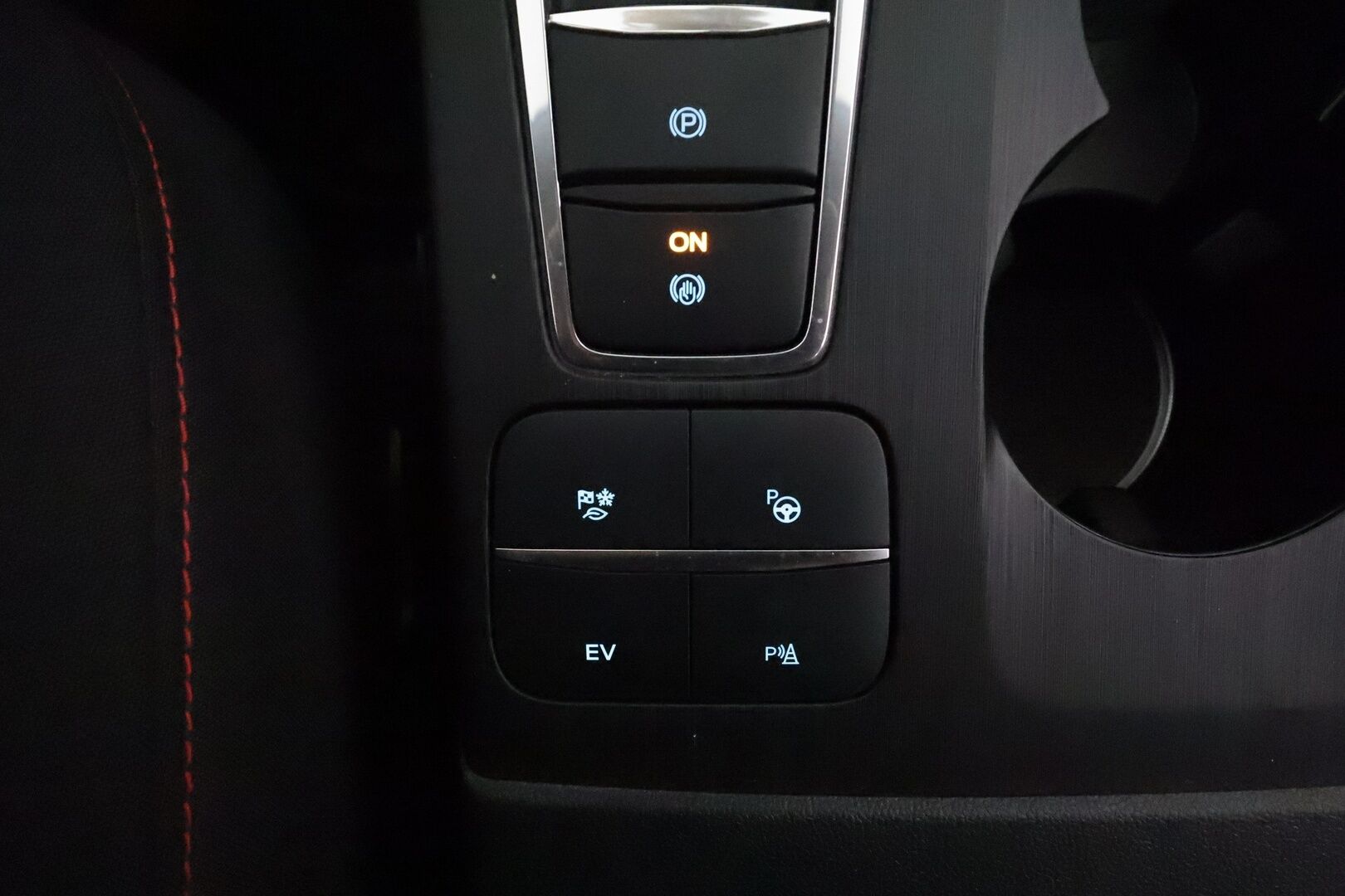 Ford Kuga 2021 (NW):	2,5 Ladattava hybridi (PHEV) 225hv CVT FWD ST-Line 5-ovinen / Digimittaristo / Adapt.Vakkari / - Keyless / Kaistavahti / Navi / 