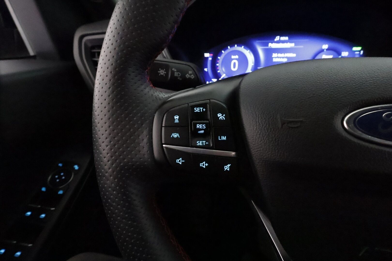 Ford Kuga 2021 (NW):	2,5 Ladattava hybridi (PHEV) 225hv CVT FWD ST-Line 5-ovinen / Digimittaristo / Adapt.Vakkari / - Keyless / Kaistavahti / Navi / 