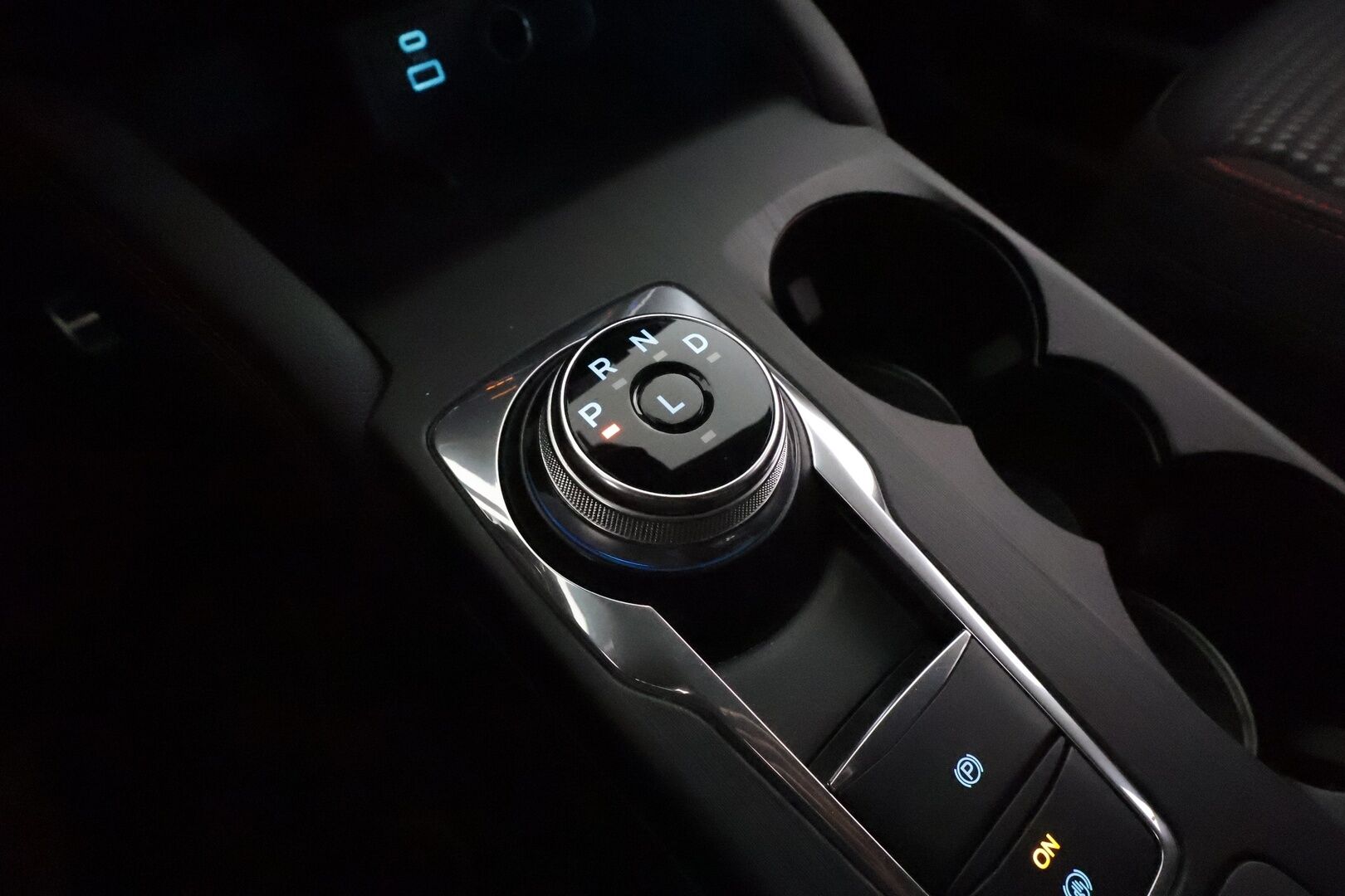 Ford Kuga 2021 (NW):	2,5 Ladattava hybridi (PHEV) 225hv CVT FWD ST-Line 5-ovinen / Digimittaristo / Adapt.Vakkari / - Keyless / Kaistavahti / Navi / 