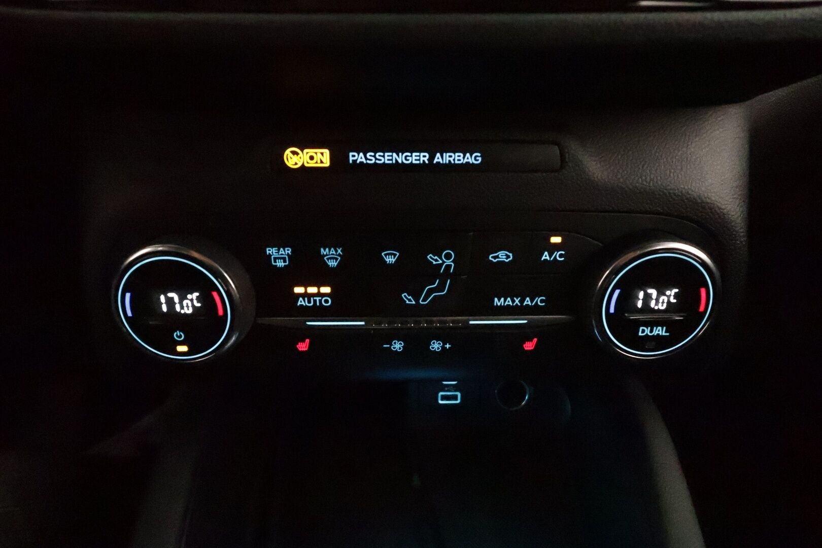 Ford Kuga 2021 (NW):	2,5 Ladattava hybridi (PHEV) 225hv CVT FWD ST-Line 5-ovinen / Digimittaristo / Adapt.Vakkari / - Keyless / Kaistavahti / Navi / 