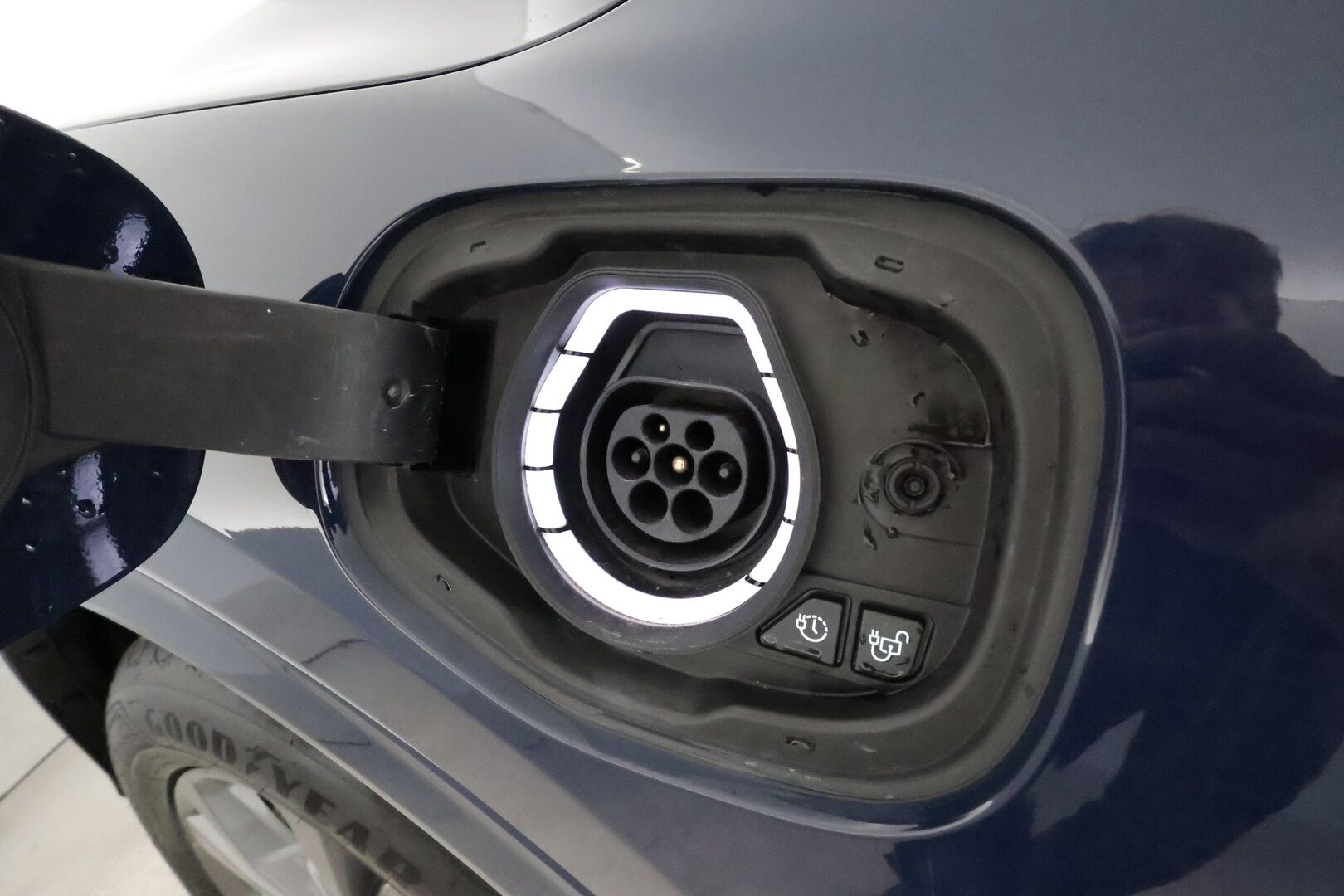 Ford Kuga 2021 (NW):	2,5 Ladattava hybridi (PHEV) 225hv CVT FWD ST-Line 5-ovinen / Digimittaristo / Adapt.Vakkari / - Keyless / Kaistavahti / Navi / 