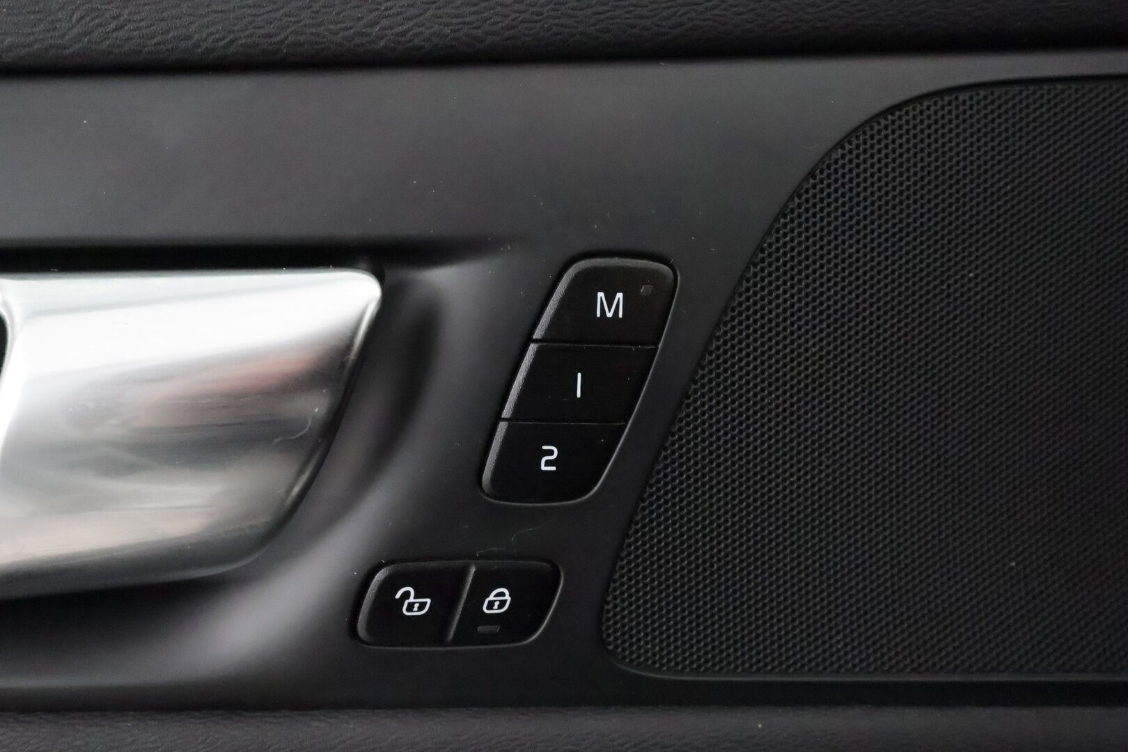 Volvo V60 2021 T6 TwE AWD R-Design aut **Panorama / Pa-lämmitin / Koukku / Adapt. vakkari / Muistipenkki / P.Kamera** - * Siisti R-Design hyvällä akkutestillä, AVILOO SoH arvo 86% *