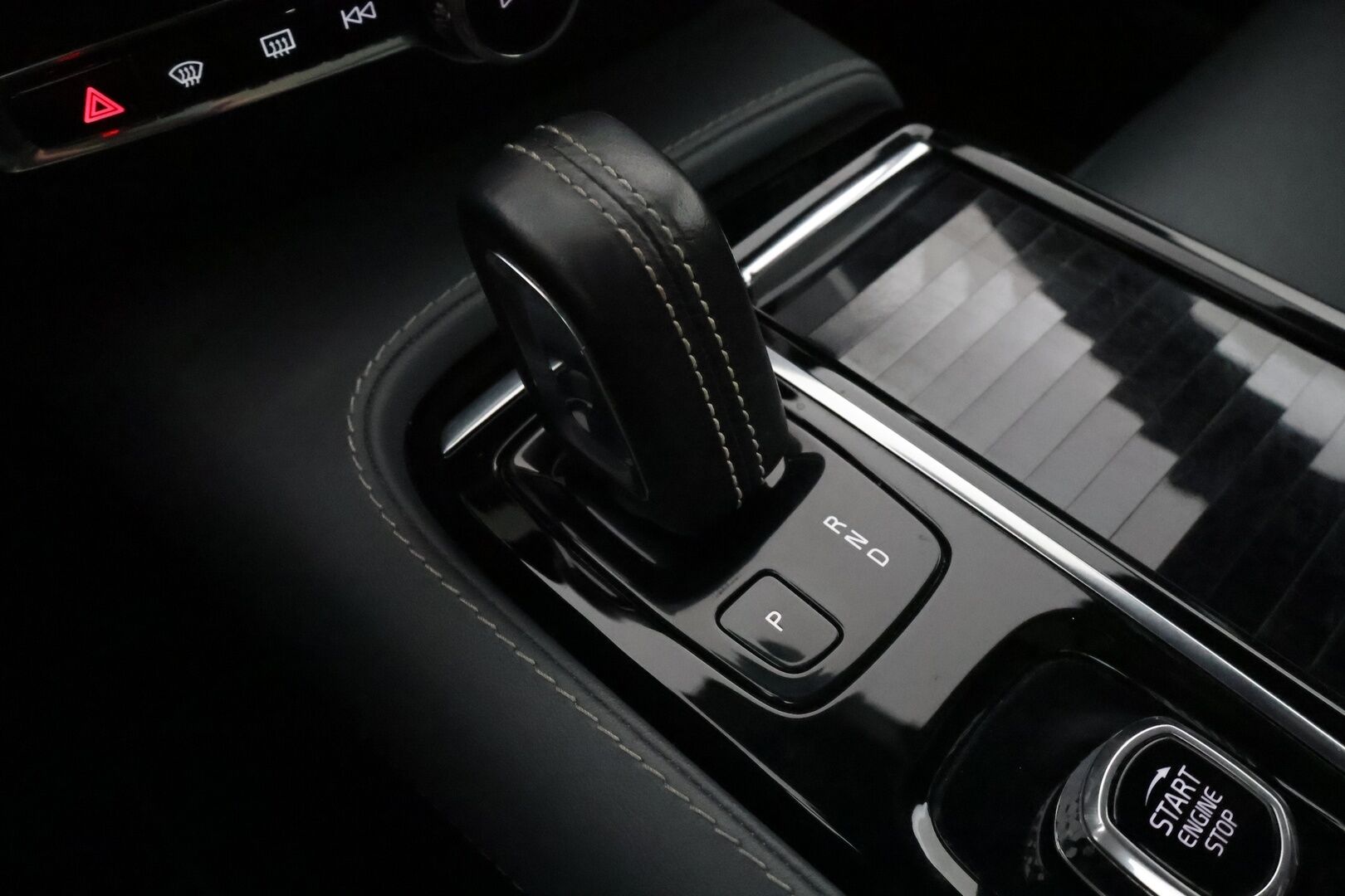 Volvo V60 2021 T6 TwE AWD R-Design aut **Panorama / Pa-lämmitin / Koukku / Adapt. vakkari / Muistipenkki / P.Kamera** - * Siisti R-Design hyvällä akkutestillä, AVILOO SoH arvo 86% *