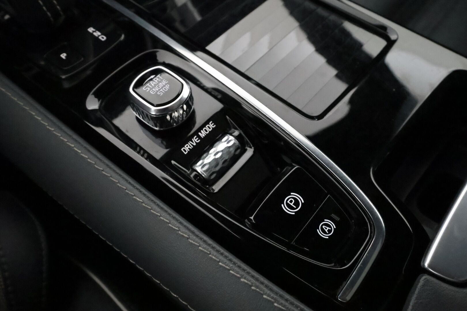 Volvo V60 2021 T6 TwE AWD R-Design aut **Panorama / Pa-lämmitin / Koukku / Adapt. vakkari / Muistipenkki / P.Kamera** - * Siisti R-Design hyvällä akkutestillä, AVILOO SoH arvo 86% *
