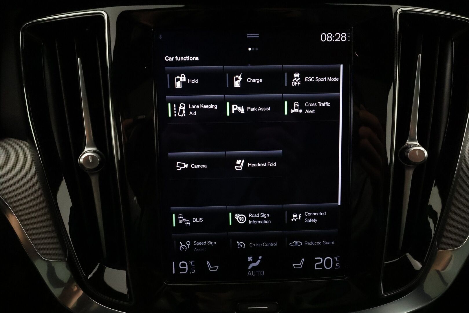 Volvo V60 2021 T6 TwE AWD R-Design aut **Panorama / Pa-lämmitin / Koukku / Adapt. vakkari / Muistipenkki / P.Kamera** - * Siisti R-Design hyvällä akkutestillä, AVILOO SoH arvo 86% *
