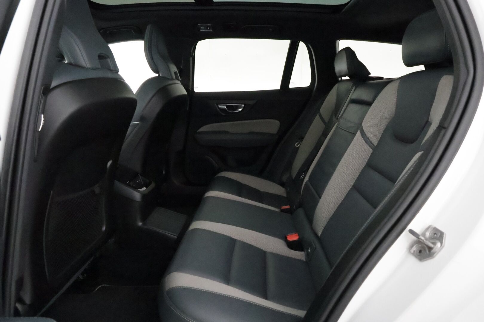 Volvo V60 2021 T6 TwE AWD R-Design aut **Panorama / Pa-lämmitin / Koukku / Adapt. vakkari / Muistipenkki / P.Kamera** - * Siisti R-Design hyvällä akkutestillä, AVILOO SoH arvo 86% *