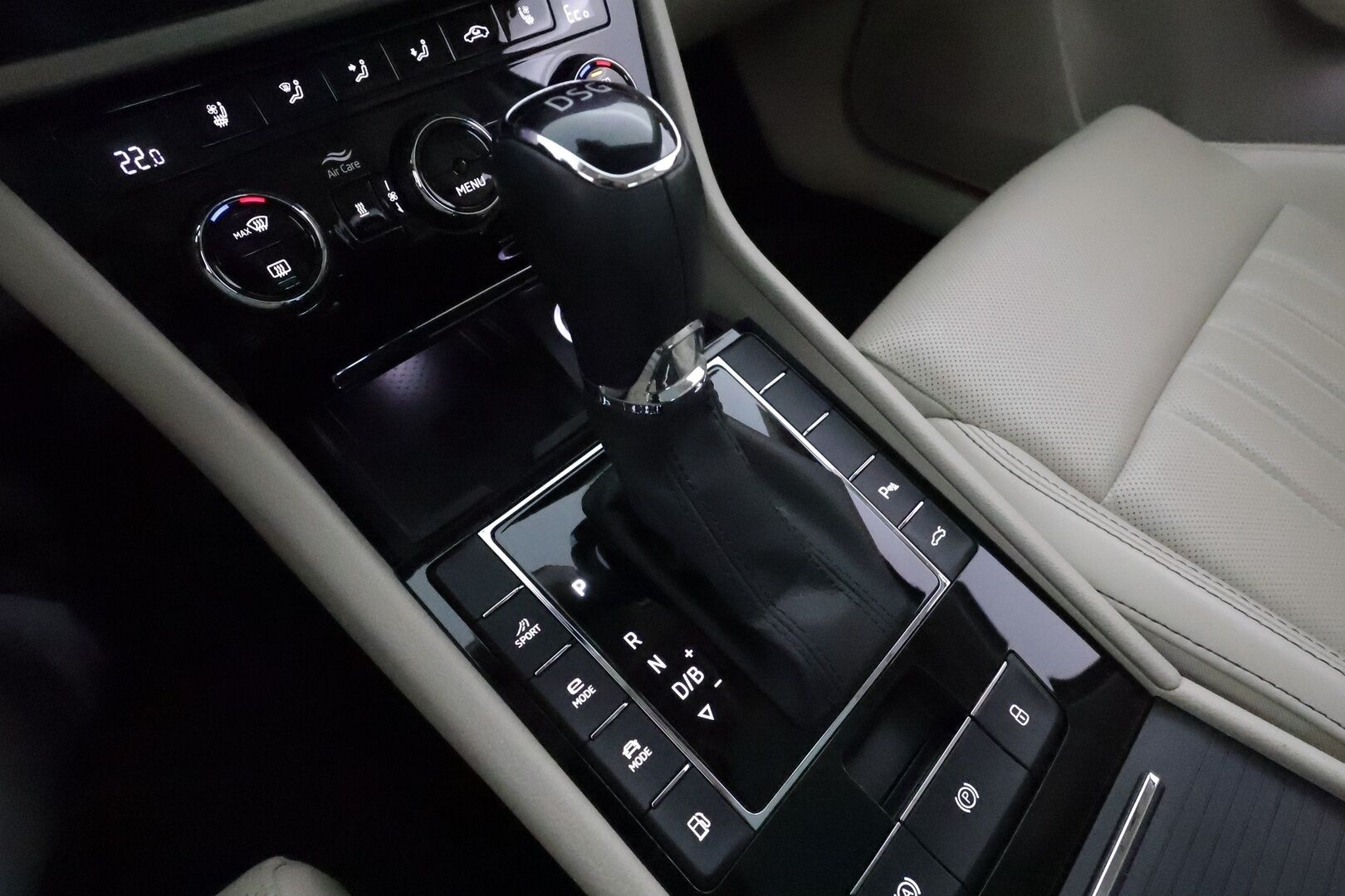 SKODA SUPERB 2021 1.4 TSI PHEV L&K iV DSG *Canton / Panorama / Digimittaristo / Webasto / Koukku / Adapt.vakkari / Ilmastoidut penkit* - Merkkihuollettu / Kahdet renkaat aluvanteilla