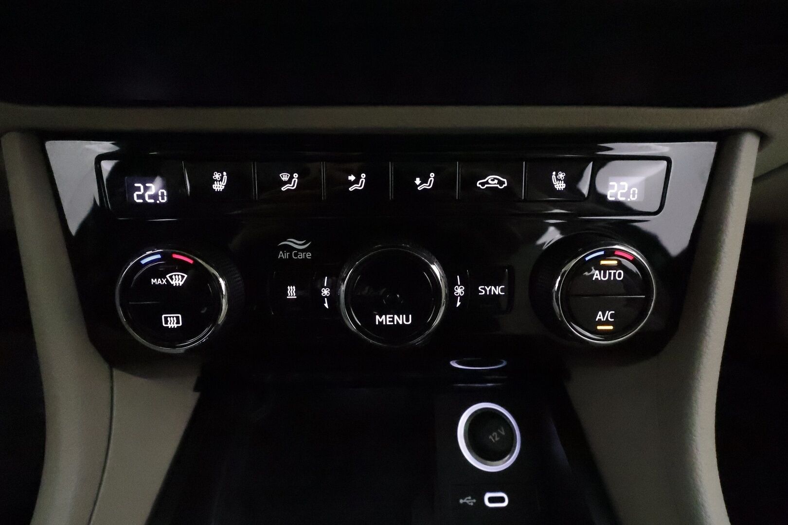 SKODA SUPERB 2021 1.4 TSI PHEV L&K iV DSG *Canton / Panorama / Digimittaristo / Webasto / Koukku / Adapt.vakkari / Ilmastoidut penkit* - Merkkihuollettu / Kahdet renkaat aluvanteilla