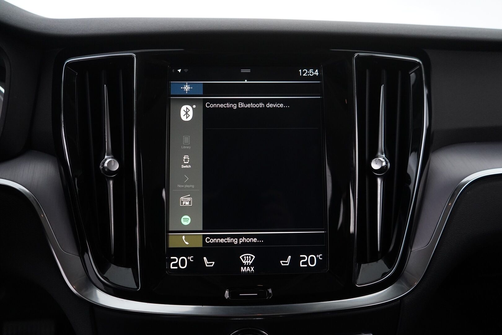 Volvo V60 2020 T6 TwE AWD Momentum aut *ACC / Webasto / Koukku / VOC / Apple&Android* - Juuri huollettu / Juuri tehty jakopää / Kahdet vanteet / Kahdet kaapelit 
