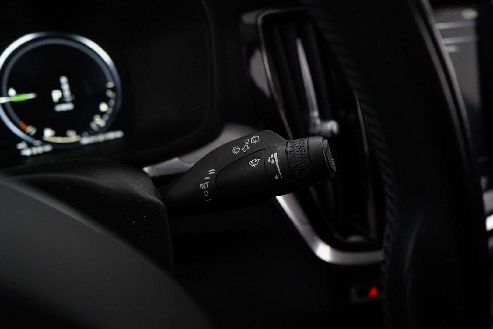 Volvo V60 2020 T6 TwE AWD Momentum aut *ACC / Webasto / Koukku / VOC / Apple&Android* - Juuri huollettu / Juuri tehty jakopää / Kahdet vanteet / Kahdet kaapelit 