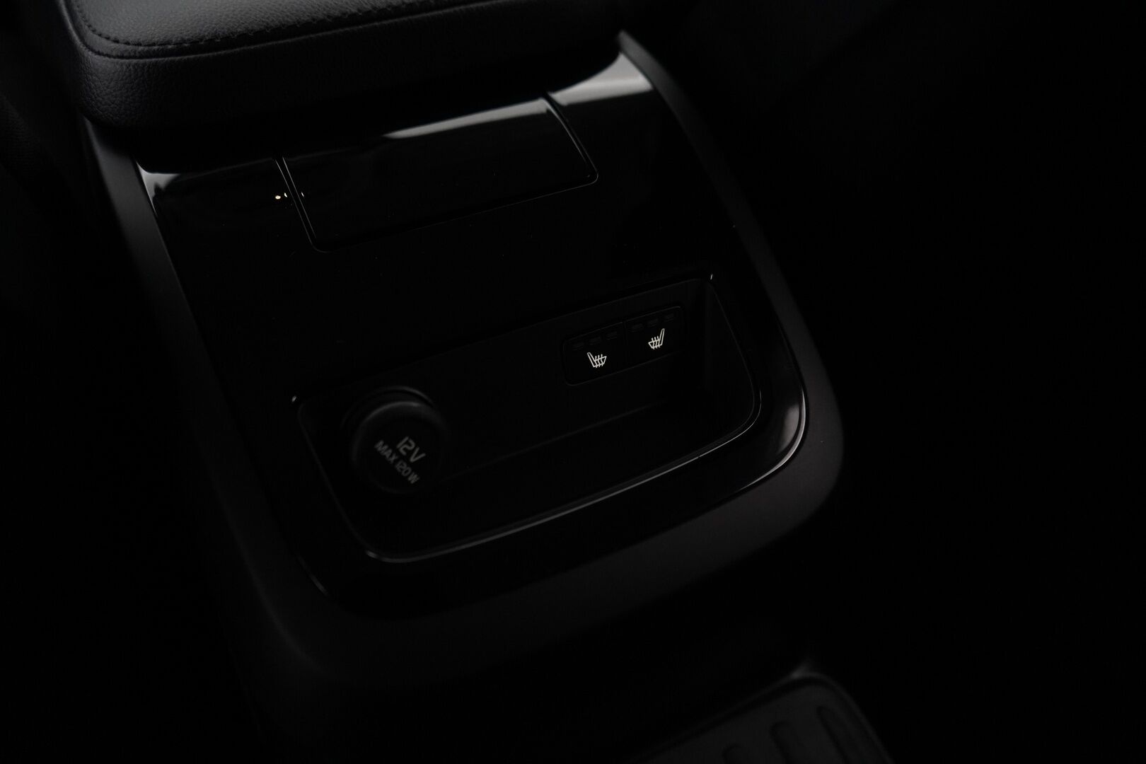 Volvo V60 2020 T6 TwE AWD Momentum aut *ACC / Webasto / Koukku / VOC / Apple&Android* - Juuri huollettu / Juuri tehty jakopää / Kahdet vanteet / Kahdet kaapelit 