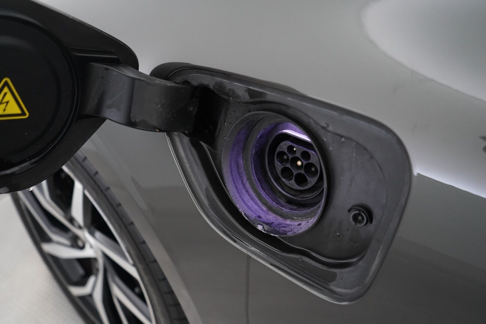 Volvo V60 2020 T6 TwE AWD Momentum aut *ACC / Webasto / Koukku / VOC / Apple&Android* - Juuri huollettu / Juuri tehty jakopää / Kahdet vanteet / Kahdet kaapelit 