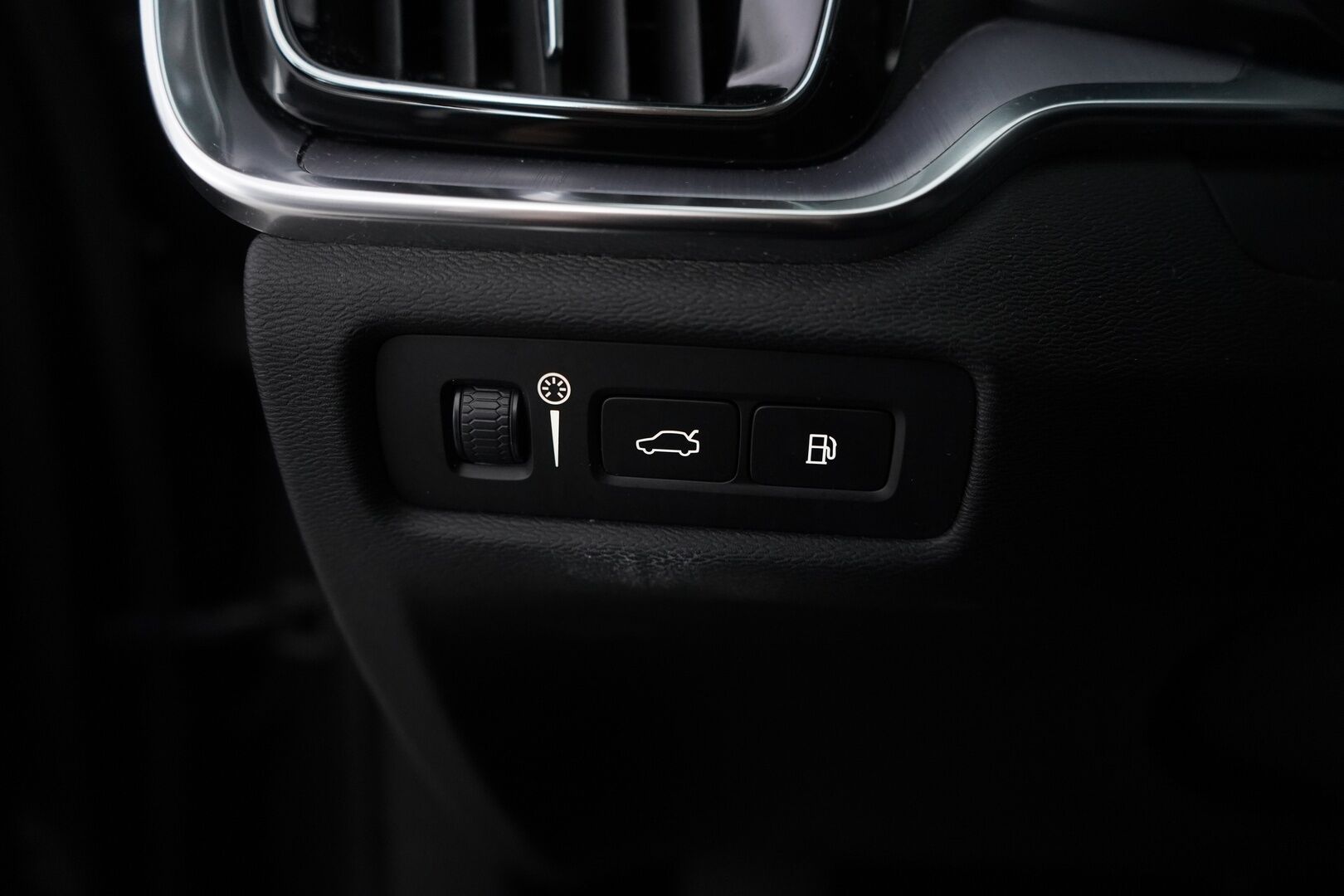Volvo V60 2020 T6 TwE AWD Momentum aut *ACC / Webasto / Koukku / VOC / Apple&Android* - Juuri huollettu / Juuri tehty jakopää / Kahdet vanteet / Kahdet kaapelit 