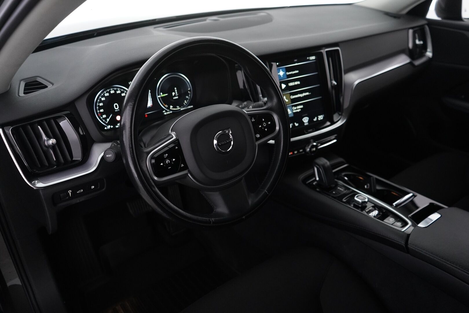 Volvo V60 2020 T6 TwE AWD Momentum aut *ACC / Webasto / Koukku / VOC / Apple&Android* - Juuri huollettu / Juuri tehty jakopää / Kahdet vanteet / Kahdet kaapelit 