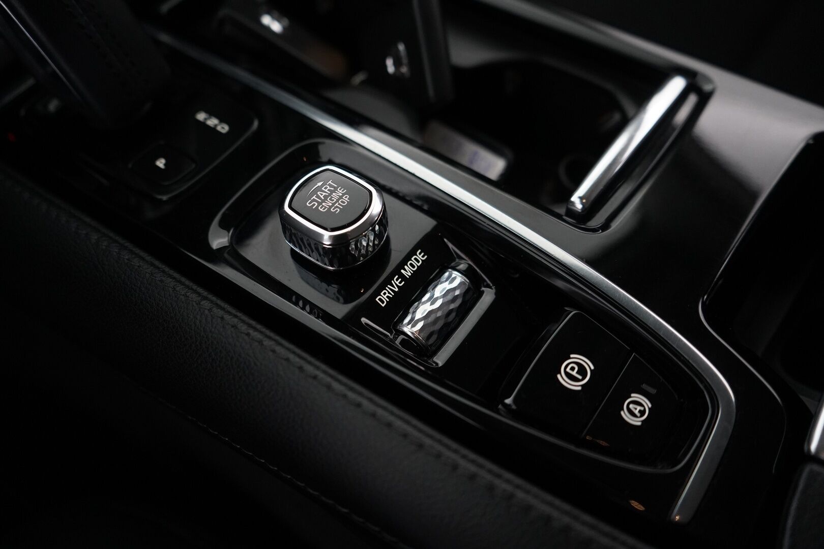 Volvo V60 2020 T6 TwE AWD Momentum aut *ACC / Webasto / Koukku / VOC / Apple&Android* - Juuri huollettu / Juuri tehty jakopää / Kahdet vanteet / Kahdet kaapelit 