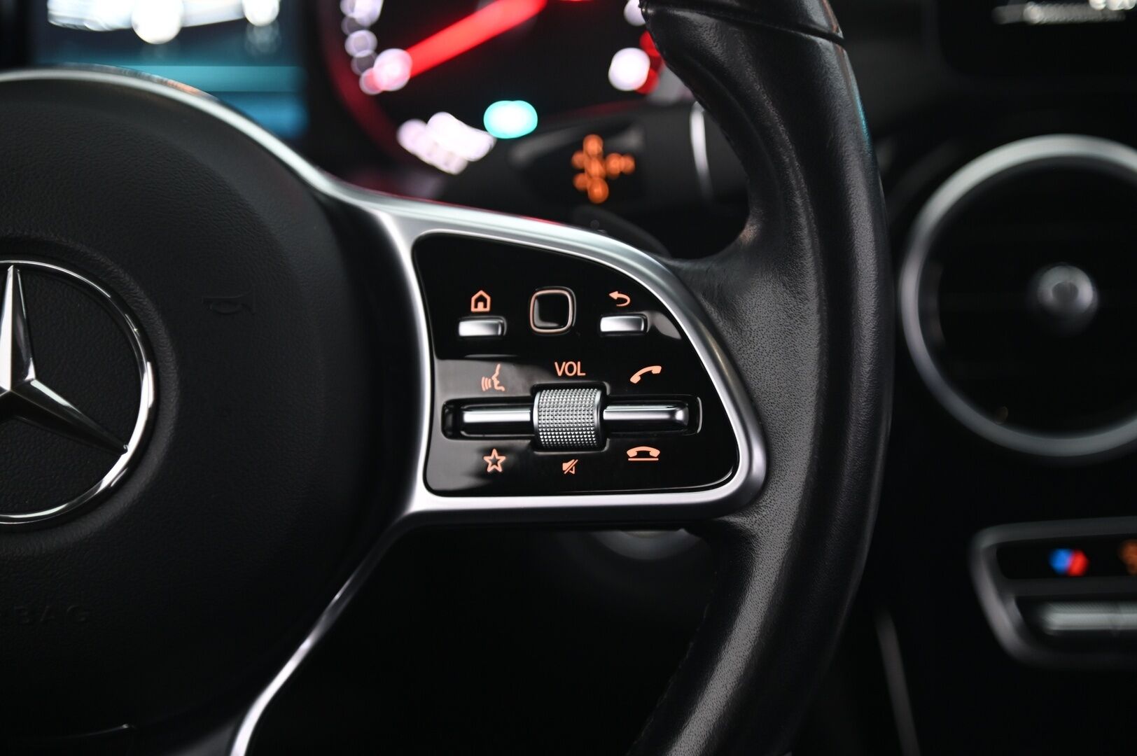 Mercedes-Benz GLC 2020 300 e 4MATIC A Business EQ Power - Merkkihuollettu | Koukku | Kamera | Sporttipenkit | Sähkötoiminen kontti | Appconnect | 2x alut | Navi | Viimeisin huolto tehty 09/2026 ja leimattu 08/2026