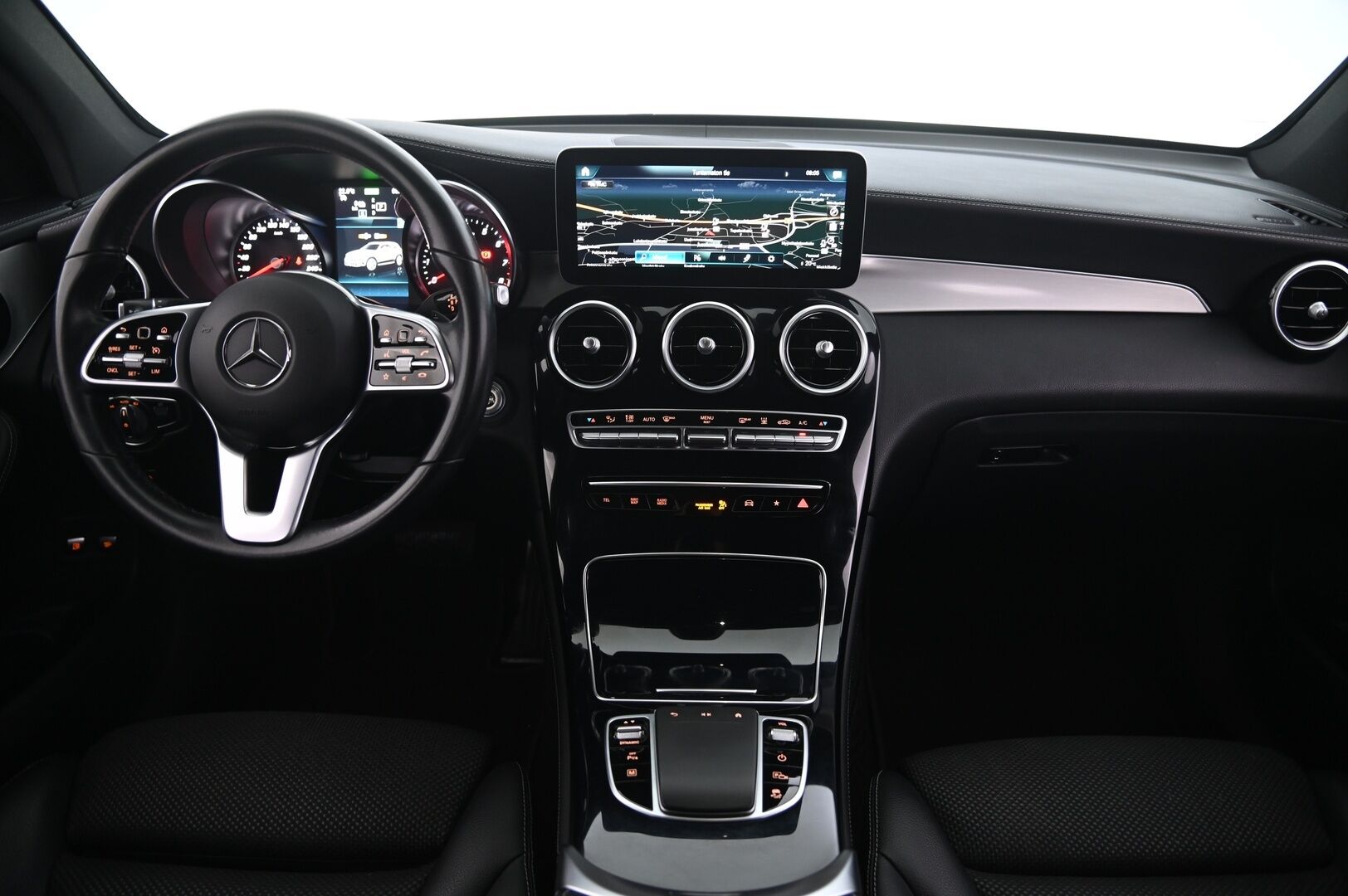 Mercedes-Benz GLC 2020 300 e 4MATIC A Business EQ Power - Merkkihuollettu | Koukku | Kamera | Sporttipenkit | Sähkötoiminen kontti | Appconnect | 2x alut | Navi | Viimeisin huolto tehty 09/2026 ja leimattu 08/2026