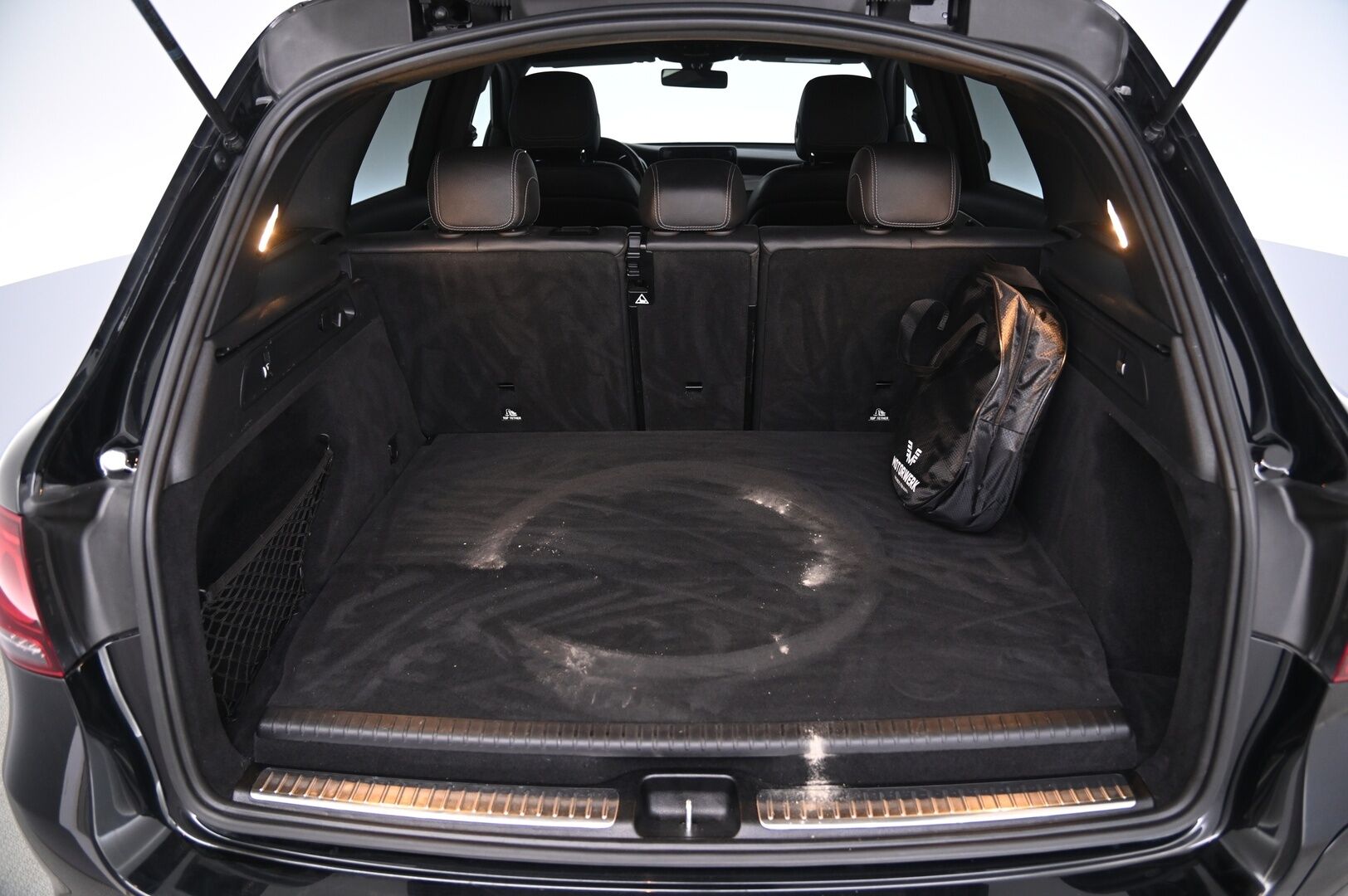 Mercedes-Benz GLC 2020 300 e 4MATIC A Business EQ Power - Merkkihuollettu | Koukku | Kamera | Sporttipenkit | Sähkötoiminen kontti | Appconnect | 2x alut | Navi | Viimeisin huolto tehty 09/2026 ja leimattu 08/2026