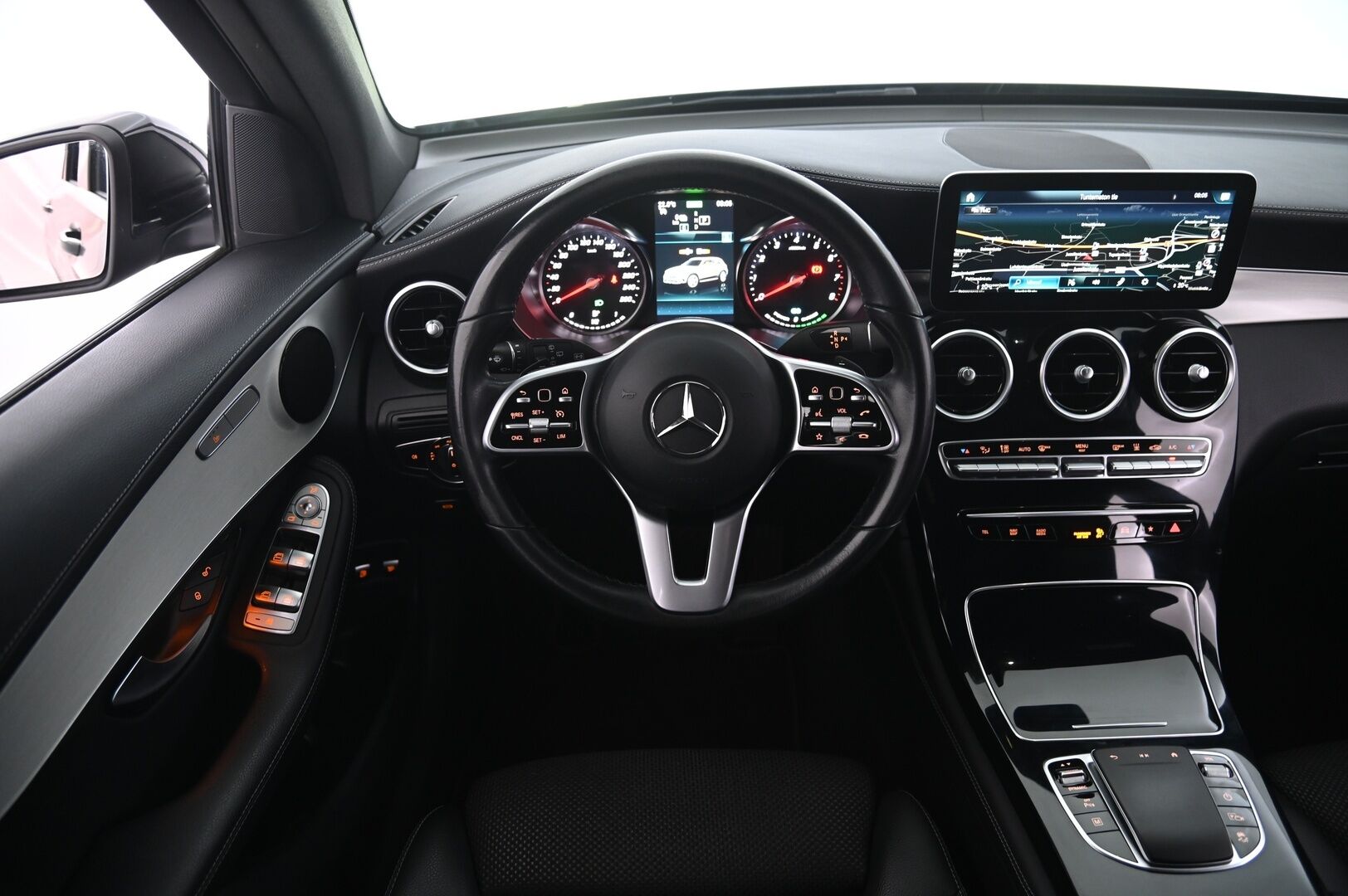 Mercedes-Benz GLC 2020 300 e 4MATIC A Business EQ Power - Merkkihuollettu | Koukku | Kamera | Sporttipenkit | Sähkötoiminen kontti | Appconnect | 2x alut | Navi | Viimeisin huolto tehty 09/2026 ja leimattu 08/2026