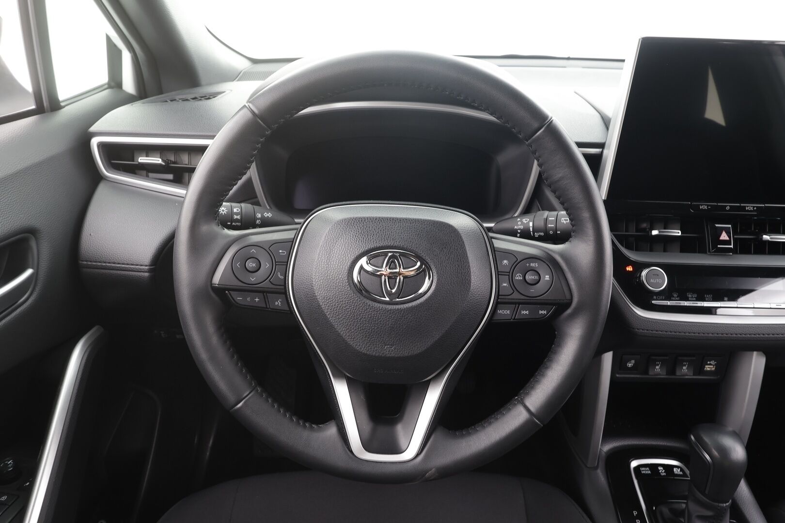 Toyota Corolla Cross 2023 1.8 Hybrid Active - | ACC | Kaistavahti | P.Kamera | Digimittari | Lohko | LED | Ratinlämmitin | Suomi-auto | Kahdet renkaat aluvanteilla | Merkkihuollettu | 