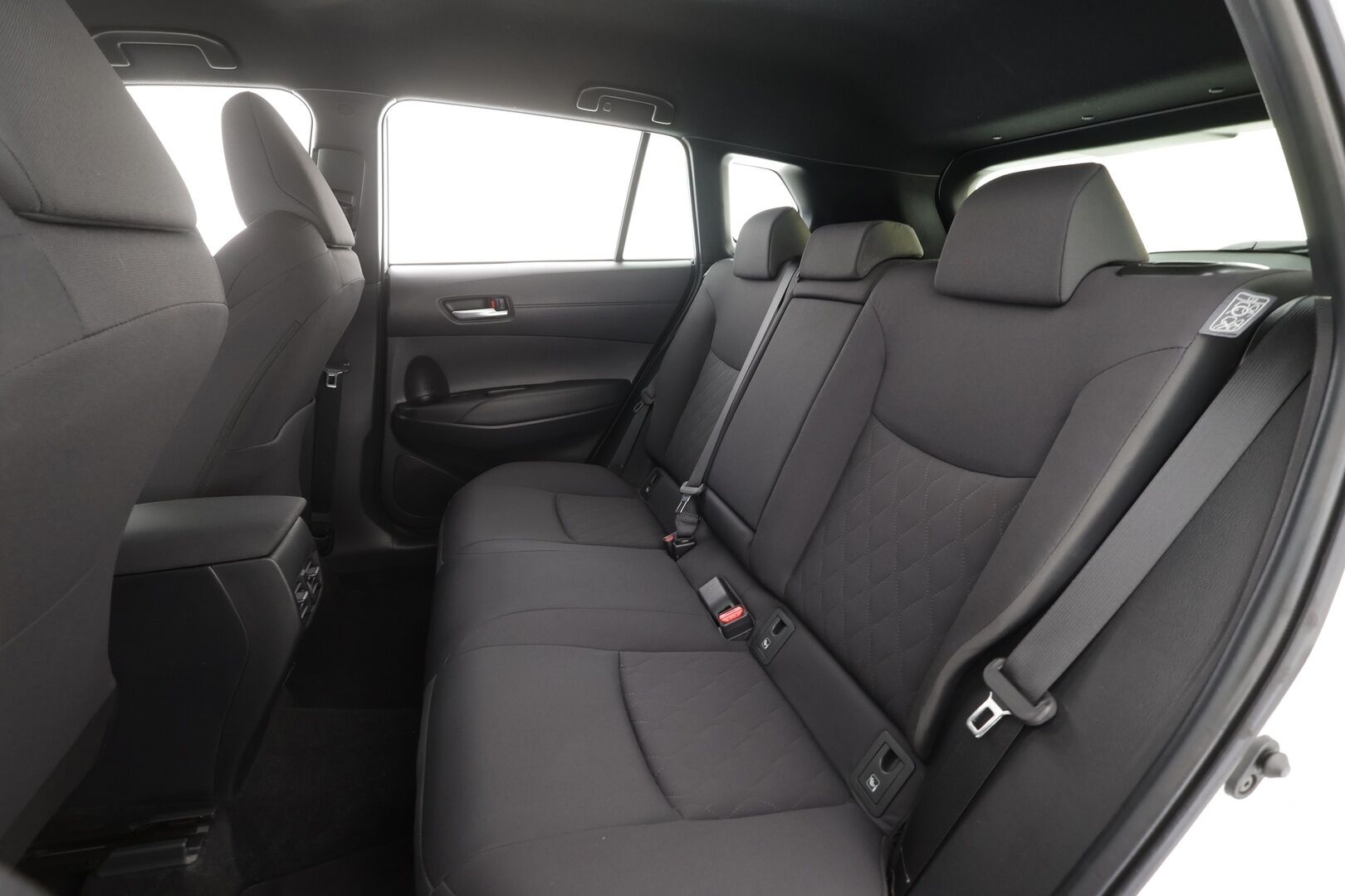 Toyota Corolla Cross 2023 1.8 Hybrid Active - | ACC | Kaistavahti | P.Kamera | Digimittari | Lohko | LED | Ratinlämmitin | Suomi-auto | Kahdet renkaat aluvanteilla | Merkkihuollettu | 