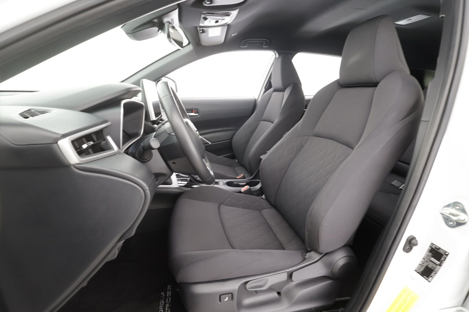 Toyota Corolla Cross 2023 1.8 Hybrid Active - | ACC | Kaistavahti | P.Kamera | Digimittari | Lohko | LED | Ratinlämmitin | Suomi-auto | Kahdet renkaat aluvanteilla | Merkkihuollettu | 