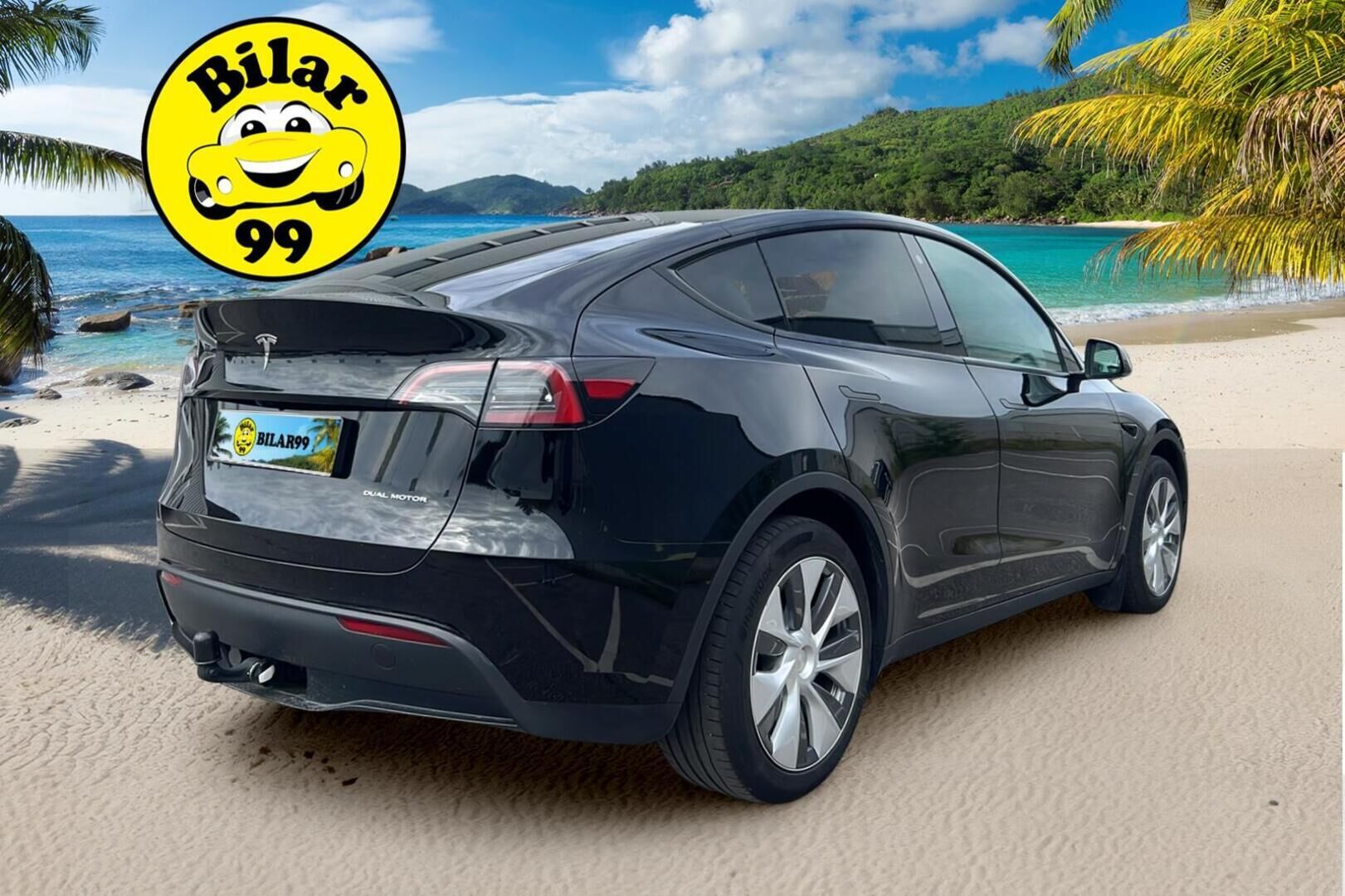 Tesla Model Y 2023 Long Range - 3,99 % KORKOTARJOUS TÄHÄN AUTOON 31.8. ASTI! - 1Om Suomiauto / Vetokoukku / Lämpöpumppu / Premium Audio / Matrix LED / Peruutuskamera / Juuri tullut Tampereelle!