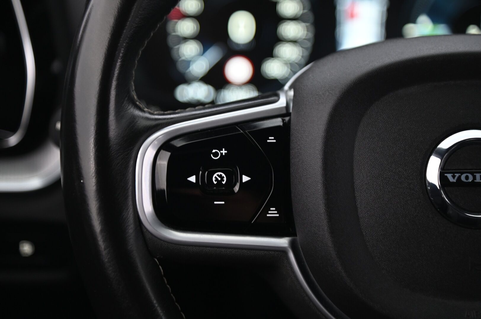 Volvo S60 2020 T8 TwE AWD Business R-Design aut *Webasto / ACC / HUD / 360 kamera / Vetokoukku / Muistipenkki* - Näyttävä S60! / 2x renkaat vanteilla!