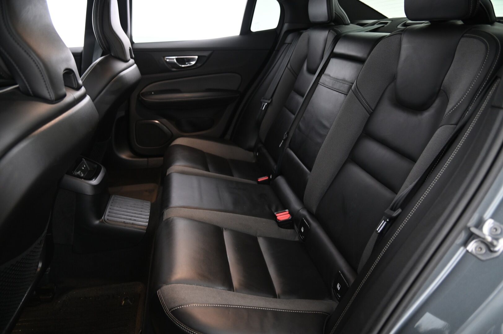 Volvo S60 2020 T8 TwE AWD Business R-Design aut *Webasto / ACC / HUD / 360 kamera / Vetokoukku / Muistipenkki* - Näyttävä S60! / 2x renkaat vanteilla!
