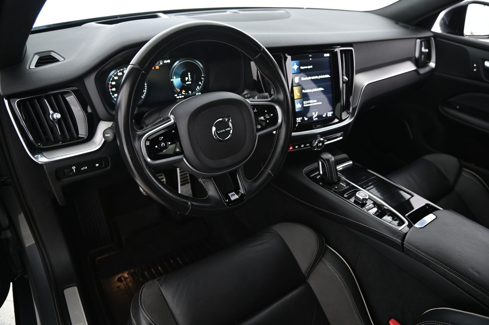 Volvo S60 2020 T8 TwE AWD Business R-Design aut *Webasto / ACC / HUD / 360 kamera / Vetokoukku / Muistipenkki* - Näyttävä S60! / 2x renkaat vanteilla!