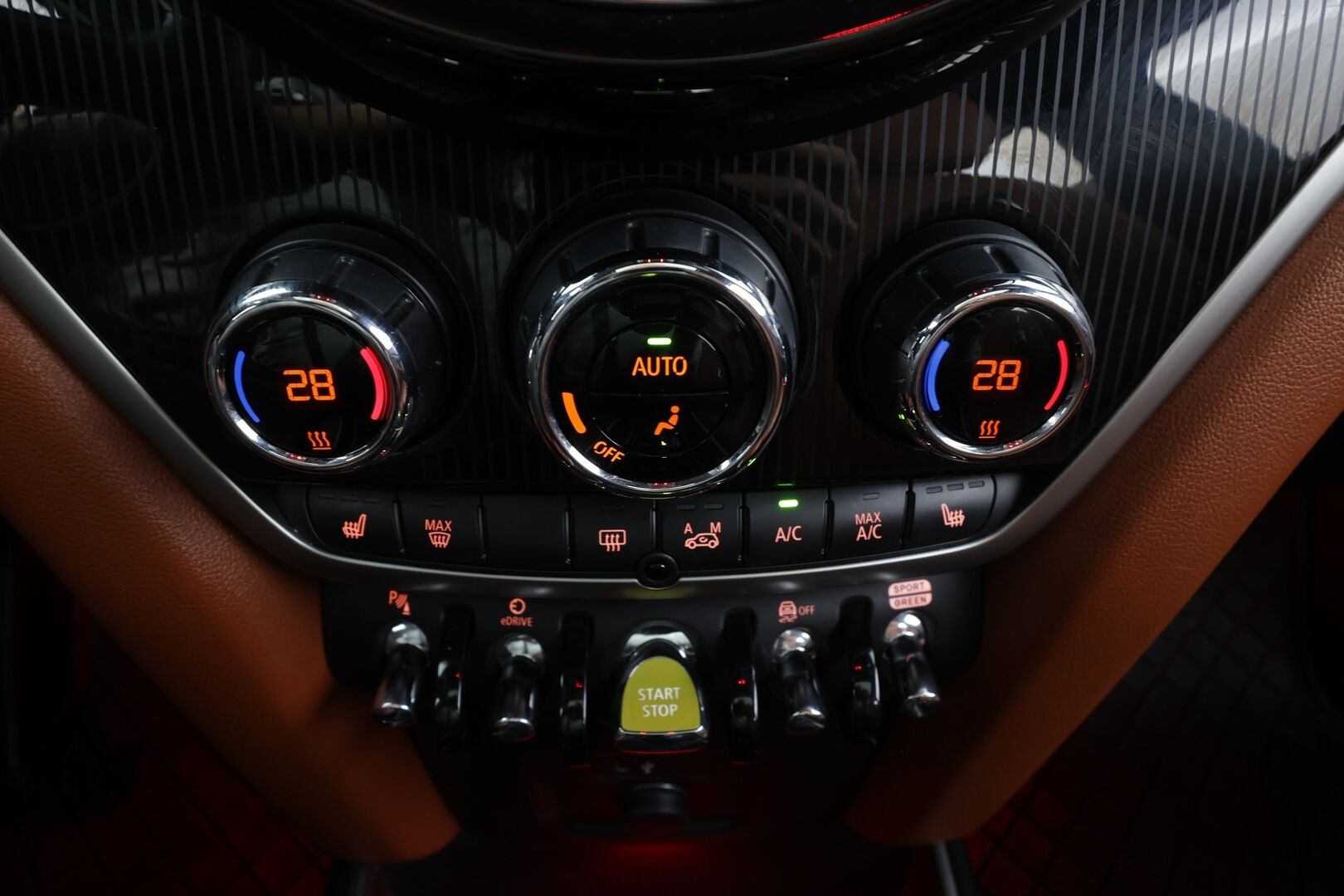 Mini Countryman 2023 Cooper SE ALL4 A Maximise * ACC / Muistipenkki / Harman/Kardon / P.Kamera / Navi / HUD / Panoraama * - Kahdet renkaat / Merkkihuollettu / Koti & Kauppalaturi