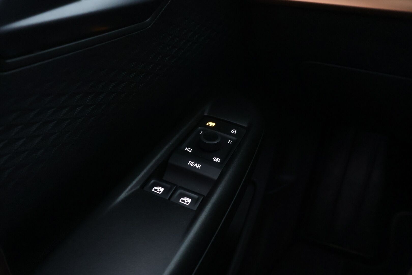 CUPRA Born 2023 e-Boost 170 kW 58 kWh ** ACC / HUD / Kamera / Esi-ilmastointi - ** Kahdet renkaat vanteilla / Juuri saapunut **