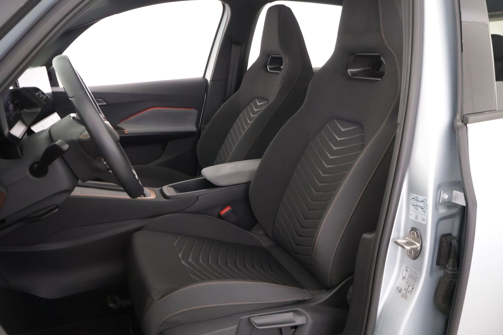 CUPRA Born 2023 e-Boost 170 kW 58 kWh ** ACC / HUD / Kamera / Esi-ilmastointi - ** Kahdet renkaat vanteilla / Juuri saapunut ** - HULLU BLACKWEEK KORKOTARJOUS 2,49%