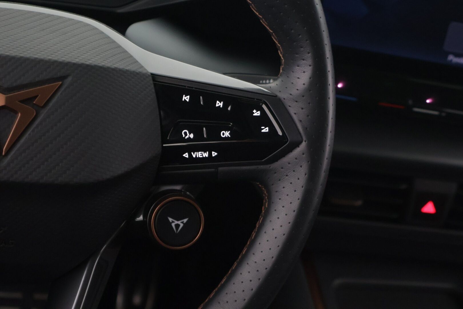 CUPRA Born 2023 e-Boost 170 kW 58 kWh ** ACC / HUD / Kamera / Esi-ilmastointi - ** Kahdet renkaat vanteilla / Juuri saapunut **