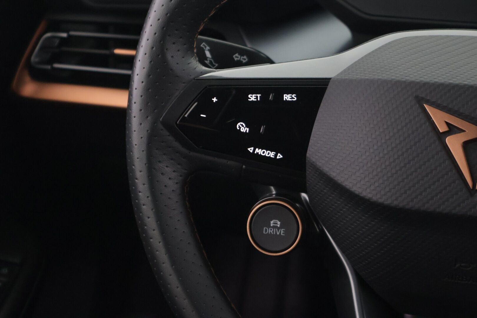 CUPRA Born 2023 e-Boost 170 kW 58 kWh ** ACC / HUD / Kamera / Esi-ilmastointi - ** Kahdet renkaat vanteilla / Juuri saapunut **