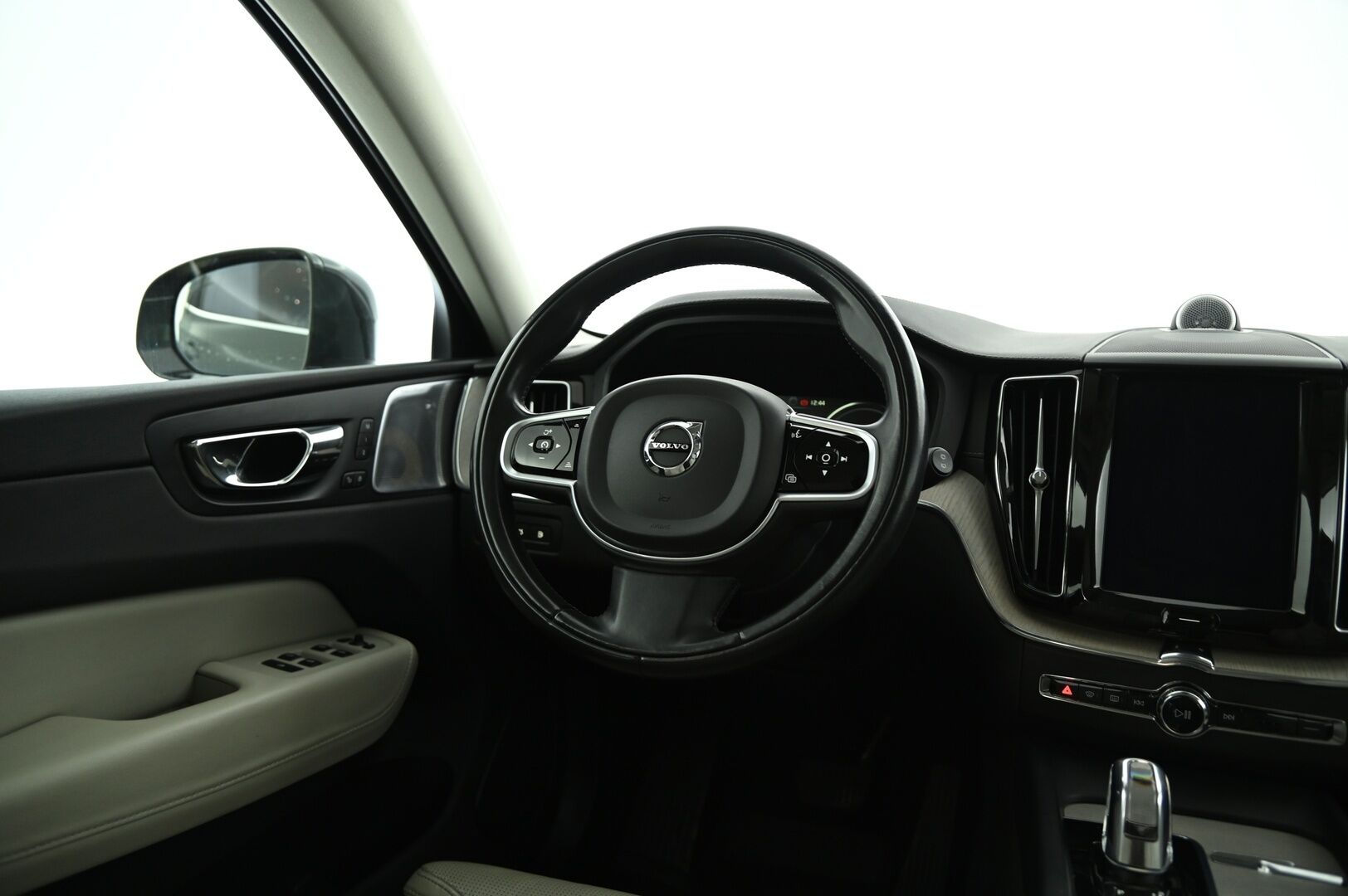 Volvo XC60 2018 T8 AWD Business Inscription aut ** Bowers & Wilkins / Webasto / ACC / Ilma-alusta / 360 /Istuintuuletus / Koukku / HUD** - 3,99 % KORKOTARJOUS TÄHÄN AUTOON - Täyteen varusteltu! Juuri tehty jakopää 01/25!