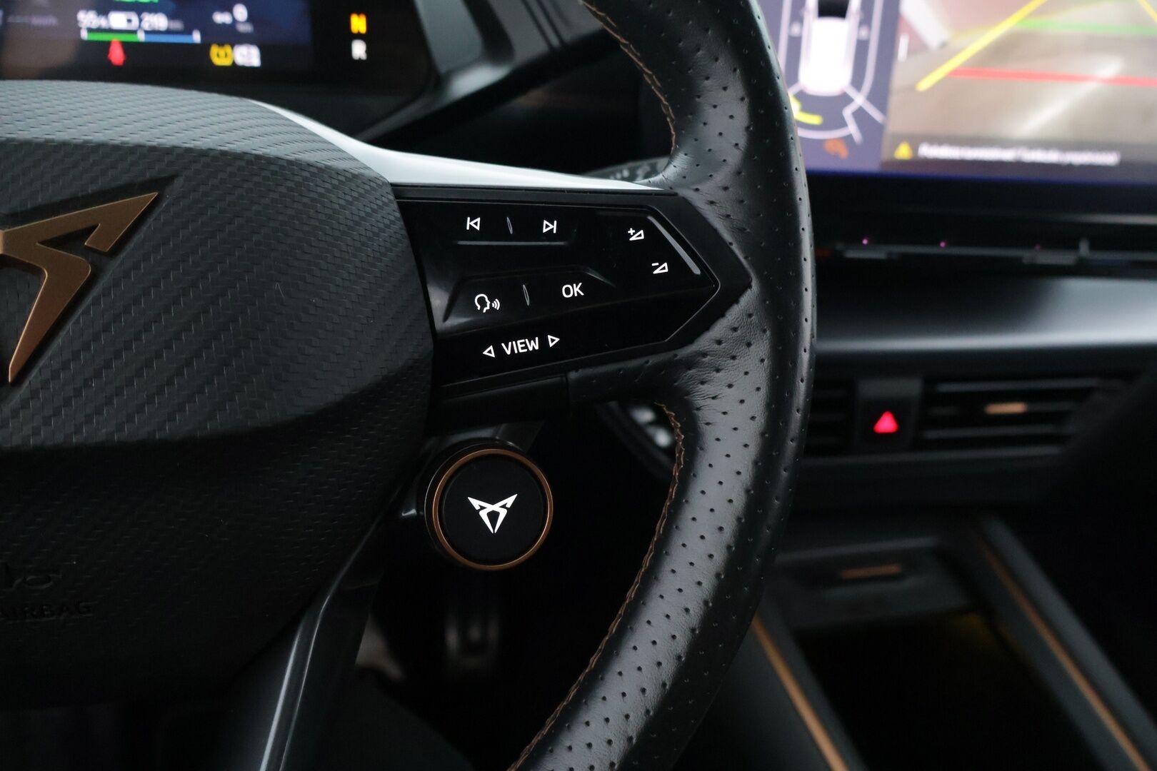 Cupra Born 2022 BORN Impulse 170 kW 77/82 kWh *Mukautuva alusta / Adapt. Vakkari / P. Kamera / Kaistavahti / HUD / Hierova penkki * - SOH 93% / Renkaat ajokuntoiset / Siisti maalipinta / Yksilö! * - HULLU BLACKWEEK KORKOTARJOUS 2,49%