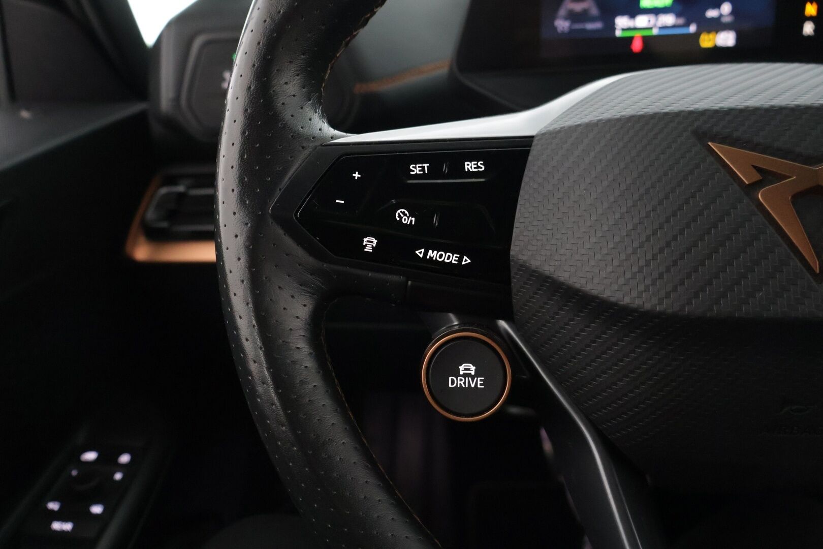 Cupra Born 2022 Impulse 170 kW 77/82 kWh *ACC / HUD / Mukautuva alusta / P. Kamera / Kaistavahti / Hierova penkki * - *SOH 93% / Siisti maalipinta / Yksilö!*