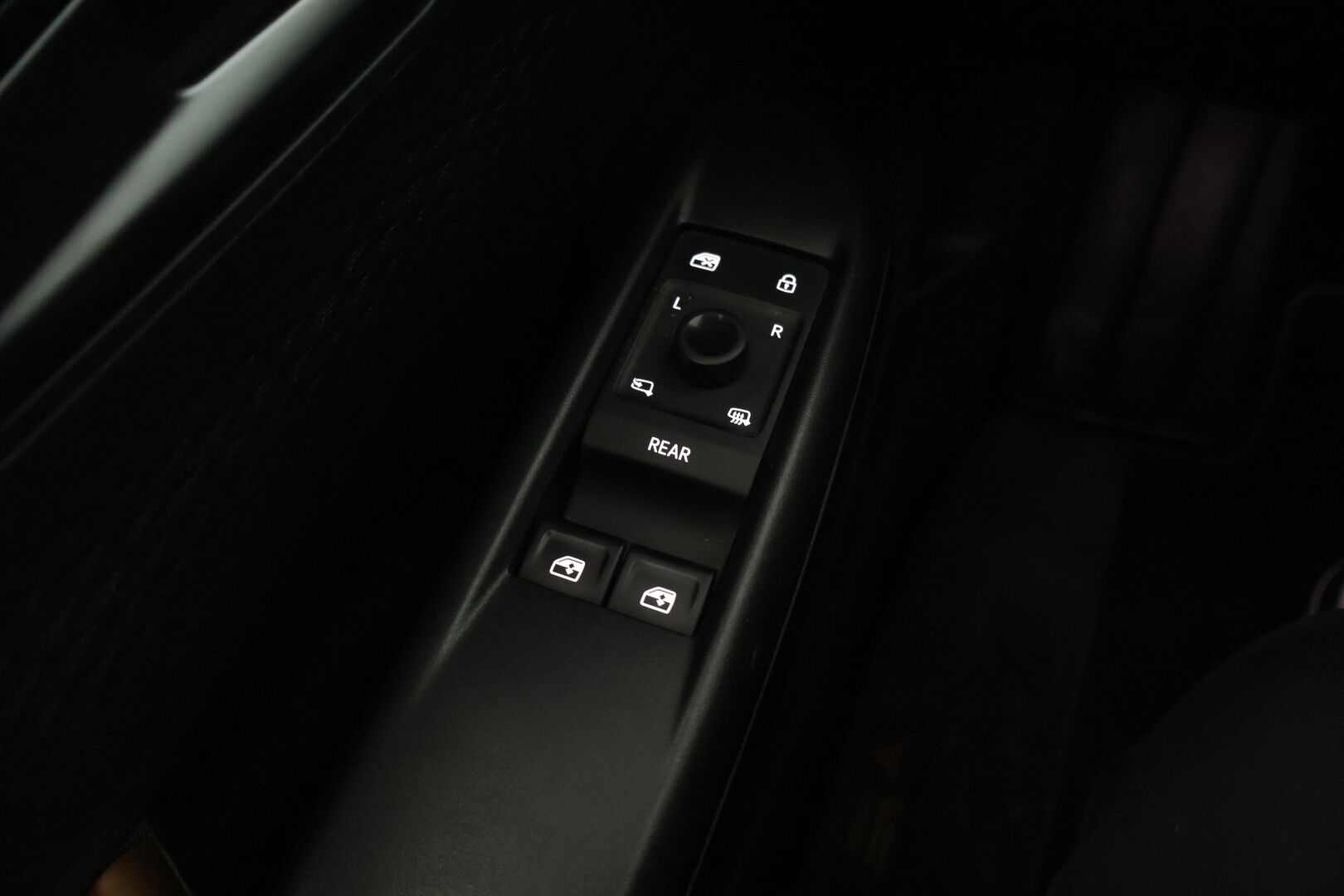 Cupra Born 2022 BORN Impulse 170 kW 77/82 kWh *Mukautuva alusta / Adapt. Vakkari / P. Kamera / Kaistavahti / HUD / Hierova penkki * - SOH 93% / Renkaat ajokuntoiset / Siisti maalipinta / Yksilö! * - HULLU BLACKWEEK KORKOTARJOUS 2,49%