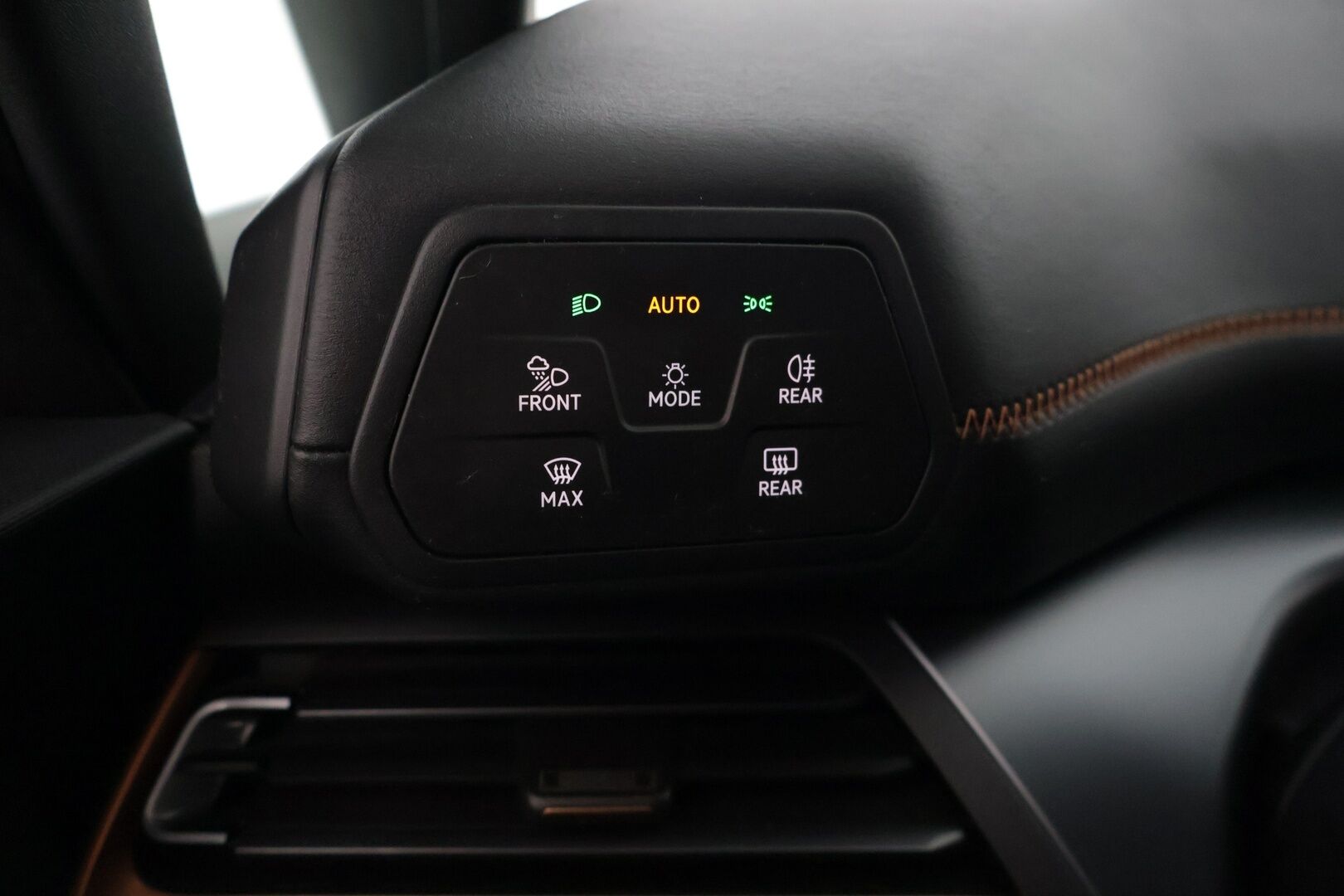 Cupra Born 2022 BORN Impulse 170 kW 77/82 kWh *Mukautuva alusta / Adapt. Vakkari / P. Kamera / Kaistavahti / HUD / Hierova penkki * - SOH 93% / Renkaat ajokuntoiset / Siisti maalipinta / Yksilö! * - HULLU BLACKWEEK KORKOTARJOUS 2,49%