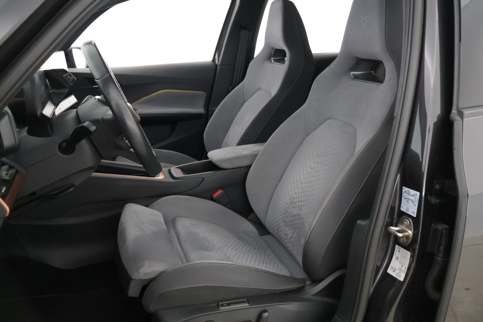 Cupra Born 2022 Impulse 170 kW 77/82 kWh *ACC / HUD / Mukautuva alusta / P. Kamera / Kaistavahti / Hierova penkki * - *SOH 93% / Siisti maalipinta / Yksilö!*