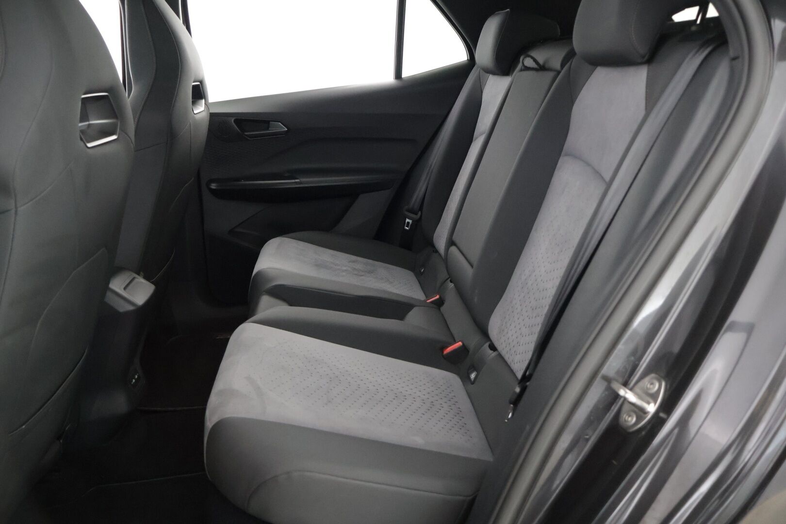 Cupra Born 2022 BORN Impulse 170 kW 77/82 kWh *Mukautuva alusta / Adapt. Vakkari / P. Kamera / Kaistavahti / HUD / Hierova penkki * - SOH 93% / Renkaat ajokuntoiset / Siisti maalipinta / Yksilö! * - HULLU BLACKWEEK KORKOTARJOUS 2,49%