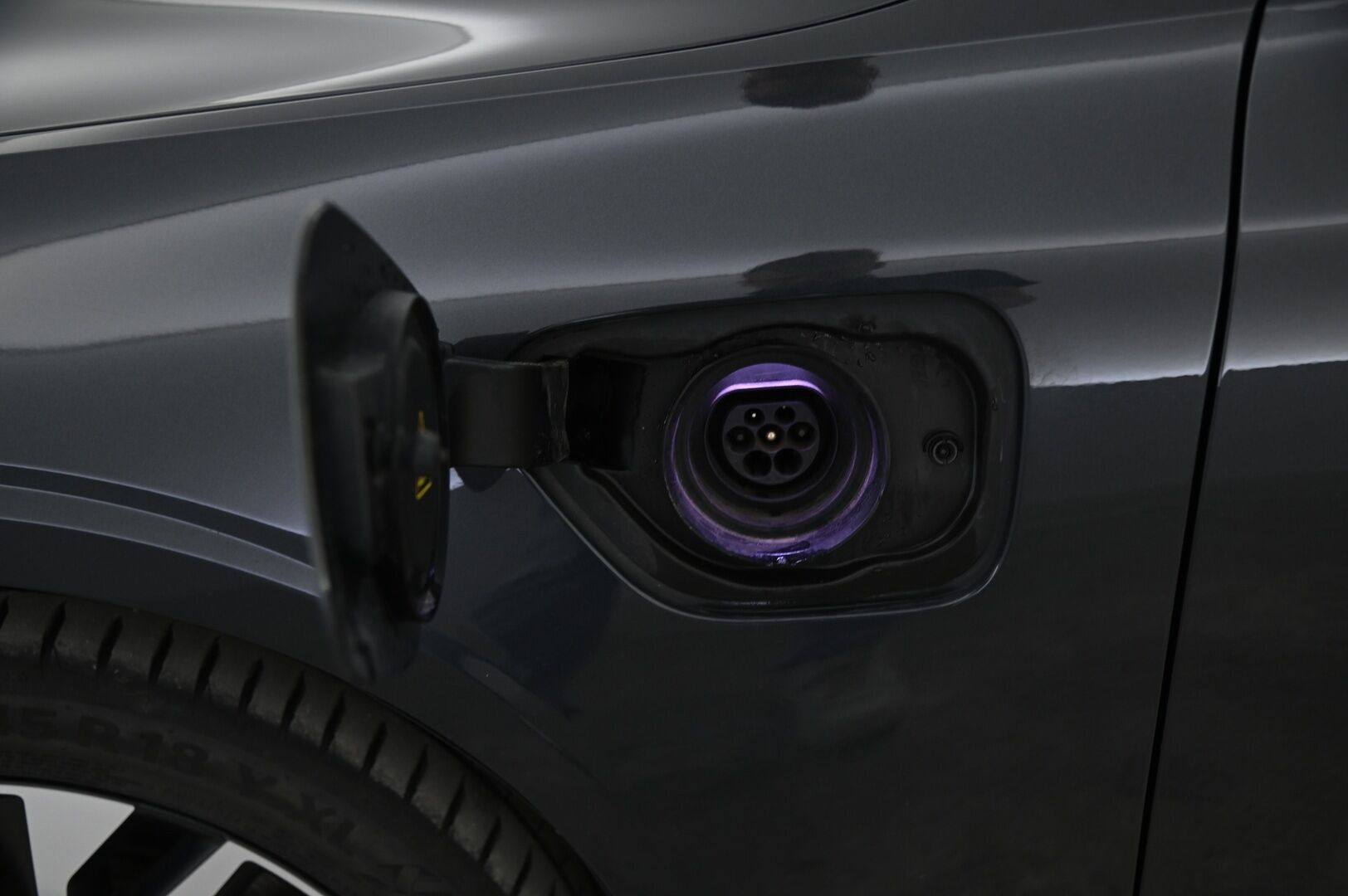 Volvo V60 2020 T8 TwE AWD Business R-Design aut **Adapt. vakkari / Webasto / Navi / VOC / BLIS / LED / P.kamera / Koukku * - Upea väri / Hyvin huollettu / Katso varusteet!