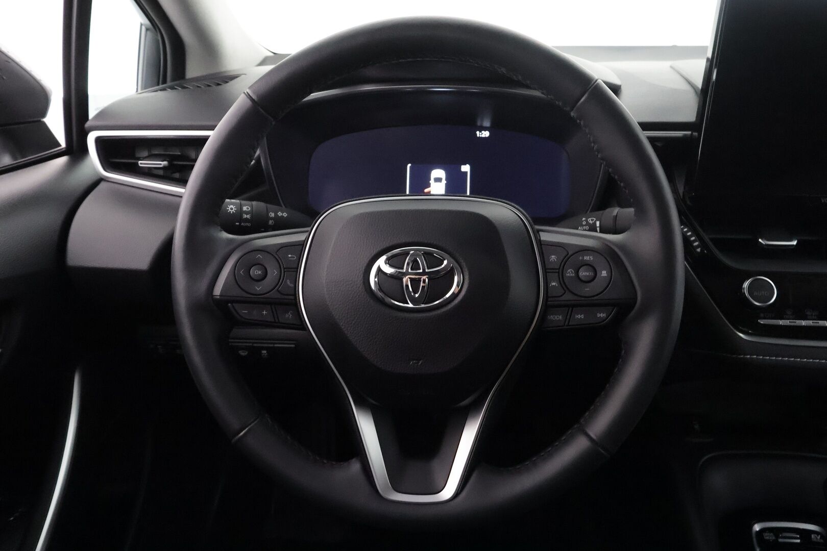 Toyota Corolla 2023 Sedan 1,8 Hybrid Launch Edition - | ACC | Digimittaristo | P.kamera | LDA | PDA | RSA | Navi | Apple & Android | LED | Lämm. ratti | Keyless | Lohko+sisälämmitin | Merkkihuollot |