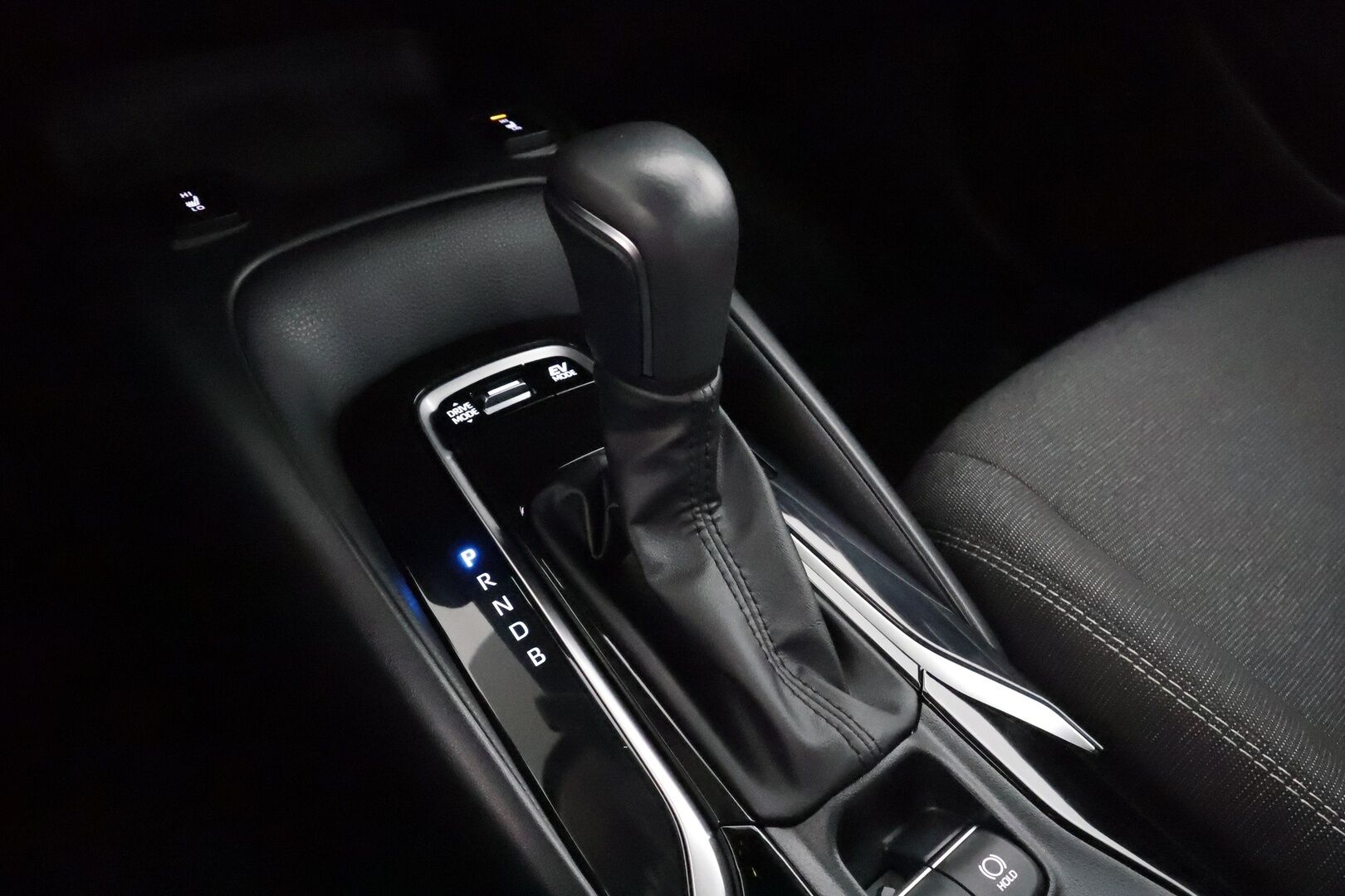 Toyota Corolla 2023 Sedan 1,8 Hybrid Launch Edition - | ACC | Digimittaristo | P.kamera | LDA | PDA | RSA | Navi | Apple & Android | LED | Lämm. ratti | Keyless | Lohko+sisälämmitin | Merkkihuollot |