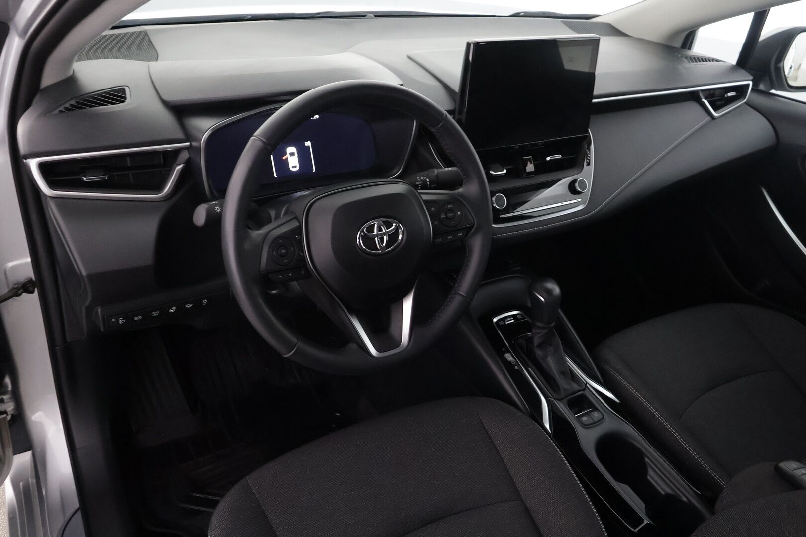 Toyota Corolla 2023 Sedan 1,8 Hybrid Launch Edition - | ACC | Digimittaristo | P.kamera | LDA | PDA | RSA | Navi | Apple & Android | LED | Lämm. ratti | Keyless | Lohko+sisälämmitin | Merkkihuollot |