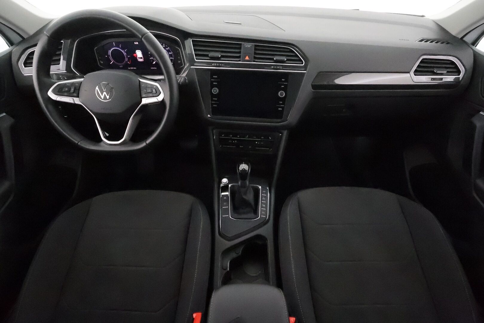 Volkswagen Tiguan 2024 Style Business eHybrid 180 kW DSG *Matrix LED / ACC / Vetokoukku / Keyless / Kamera* - 3,99 % KORKOTARJOUS TÄHÄN AUTOON - SoH 100% / 1. Omisteinen / Suomi-Auto / Kahdet Vanteet