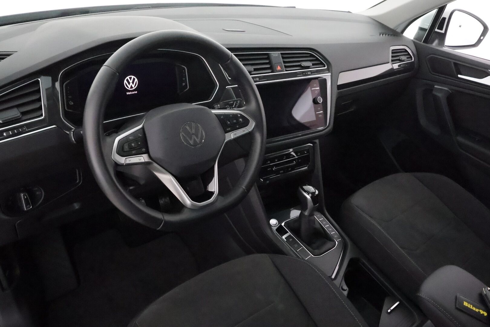 Volkswagen Tiguan 2024 Style Business eHybrid 180 kW DSG *Matrix LED / ACC / Vetokoukku / Keyless / Kamera* - 3,99 % KORKOTARJOUS TÄHÄN AUTOON - SoH 100% / 1. Omisteinen / Suomi-Auto / Kahdet Vanteet