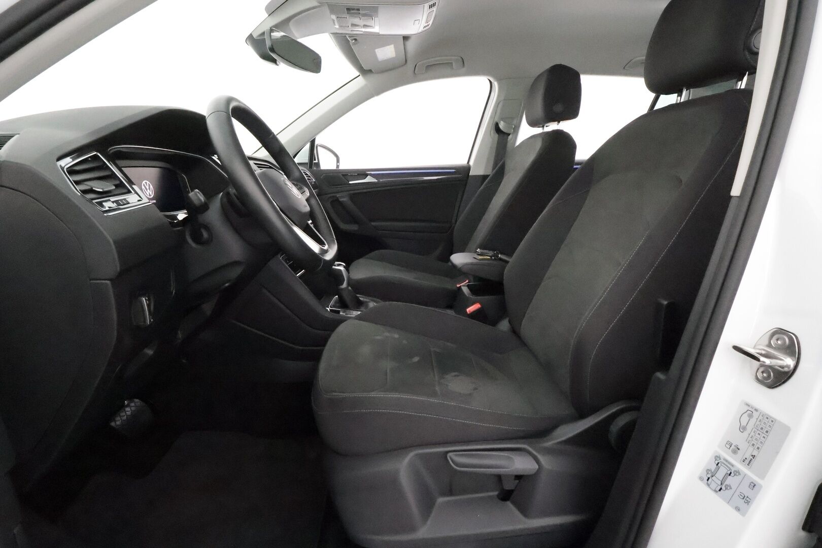 Volkswagen Tiguan 2024 Style Business eHybrid 180 kW DSG *Matrix LED / ACC / Vetokoukku / Keyless / Kamera* - 3,99 % KORKOTARJOUS TÄHÄN AUTOON - SoH 100% / 1. Omisteinen / Suomi-Auto / Kahdet Vanteet